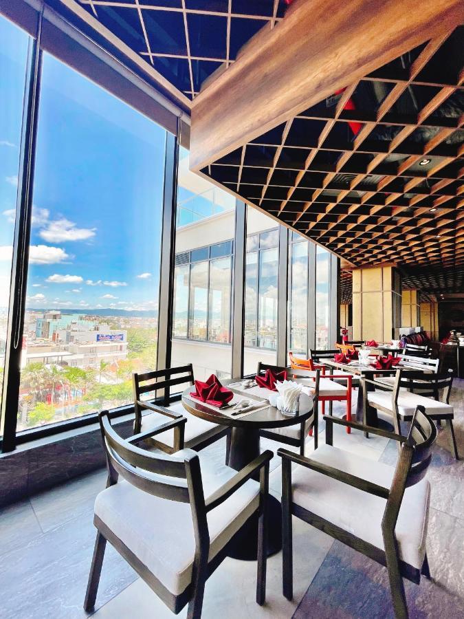 Khách sạn hẻo lánh White House Condotel Phú Yên