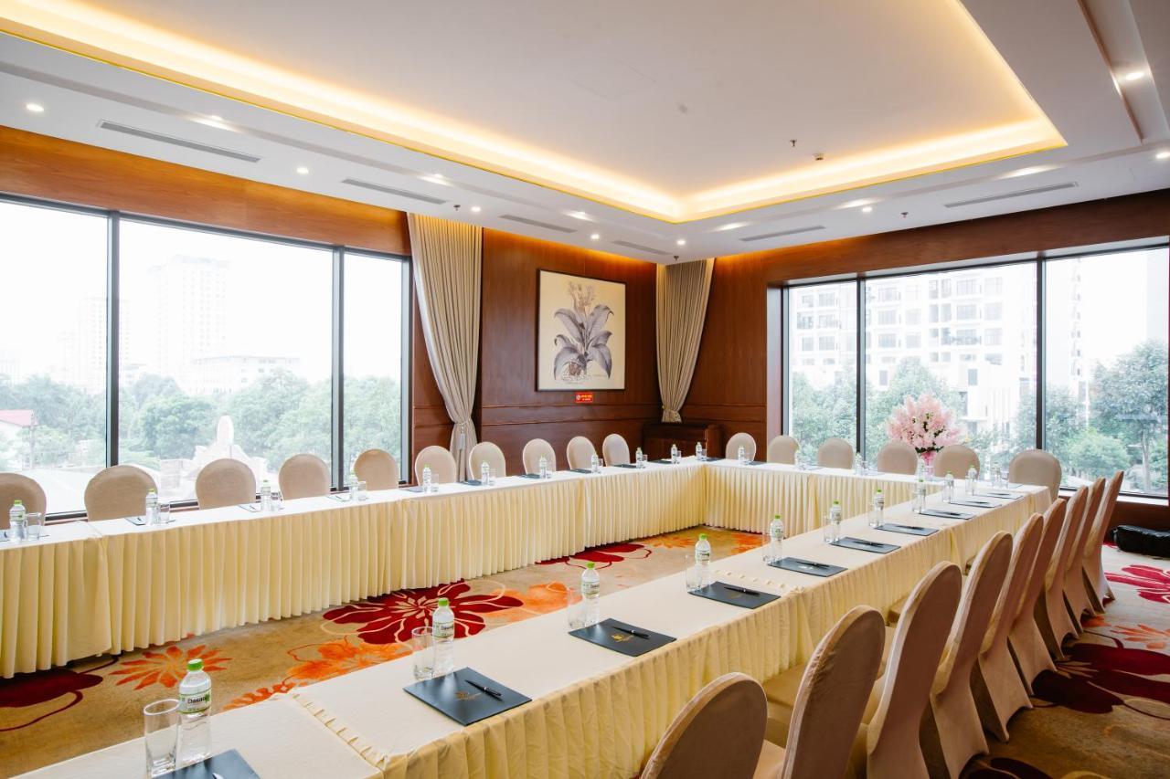 Grand Phoenix Hotel