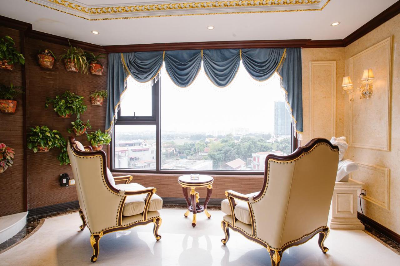 Grand Phoenix Hotel