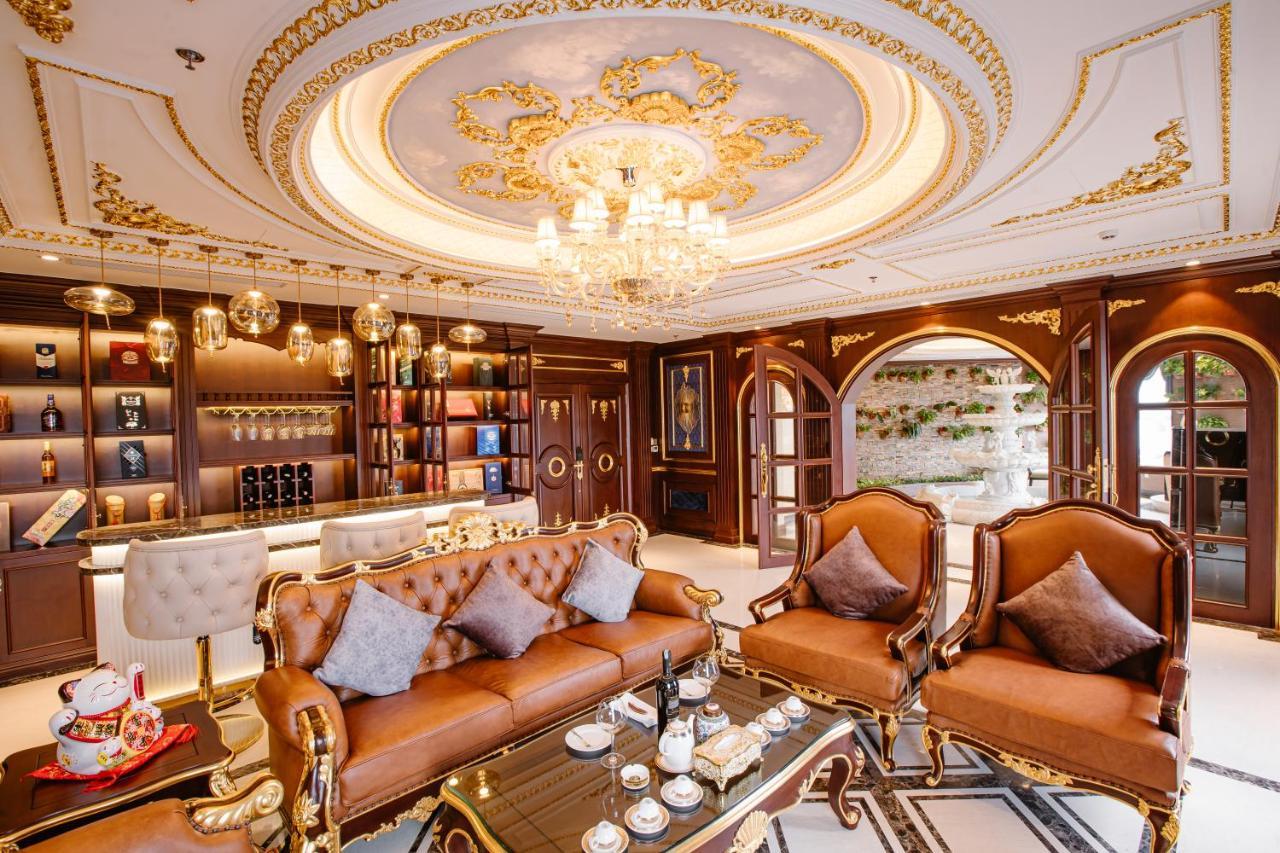 Grand Phoenix Hotel
