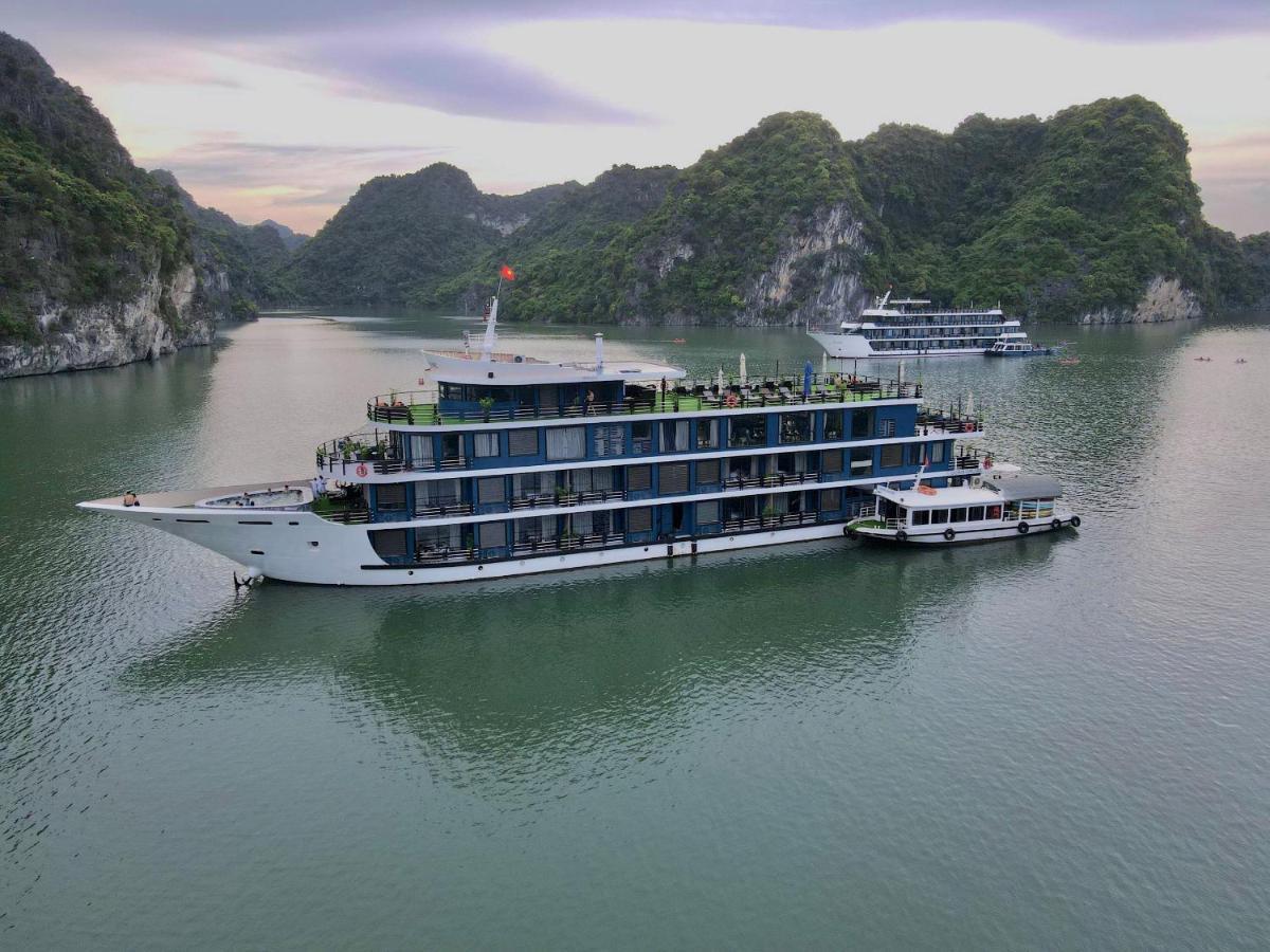 Doris Cruise By Hag Ha Long