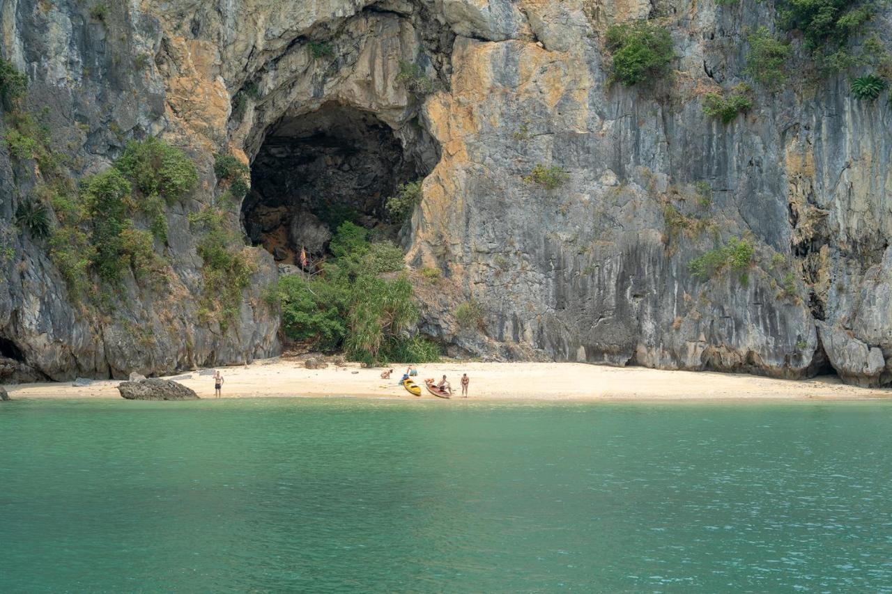 Du Thuyền Fantasea