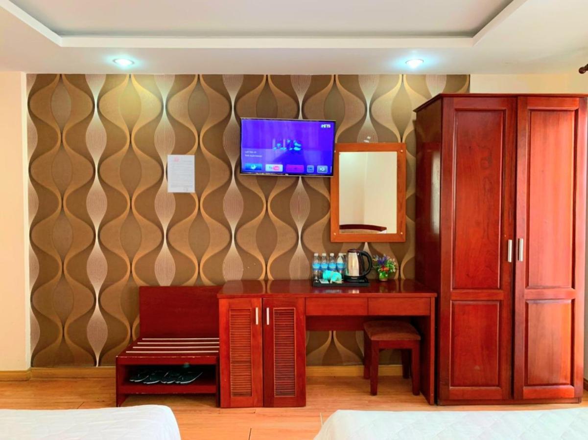 Begonia Hotel