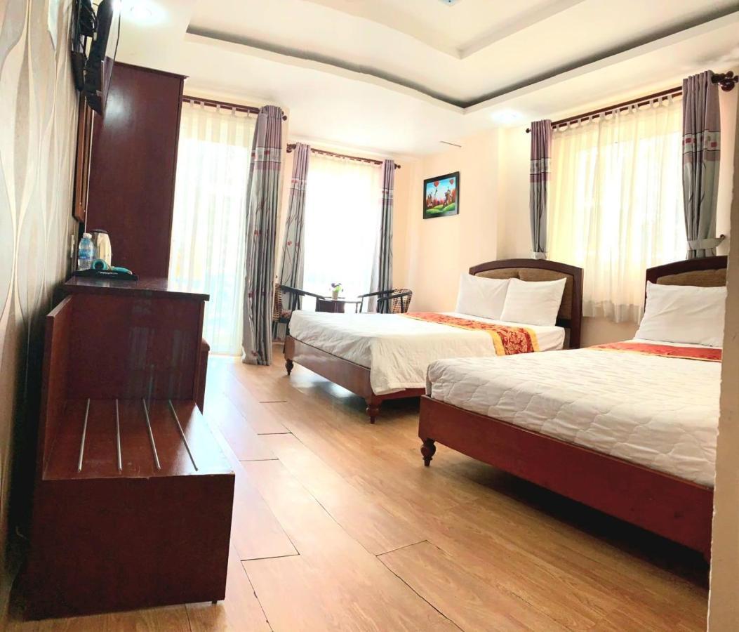 Begonia Hotel