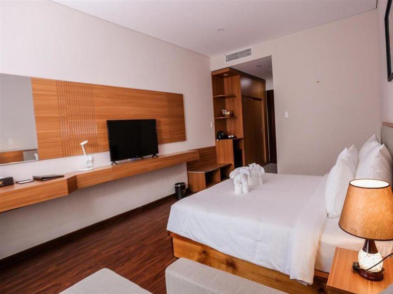 Hotel Elephants