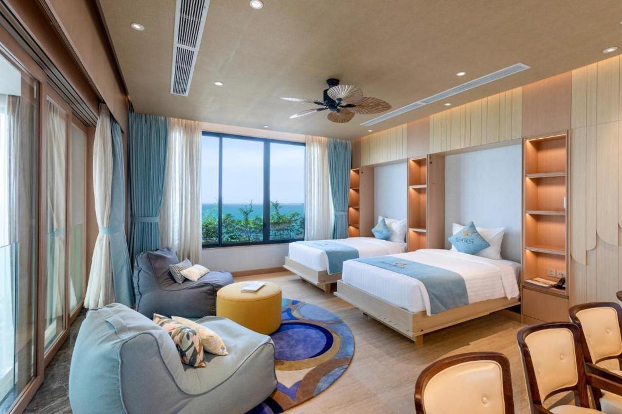Fleur De Lys 4*