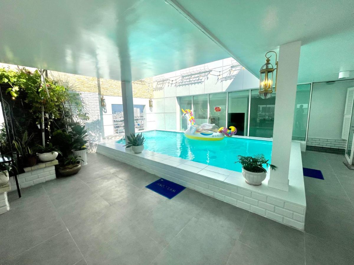 White Penthouse-rooftop Pool Private -central * Ho Chi Minh City