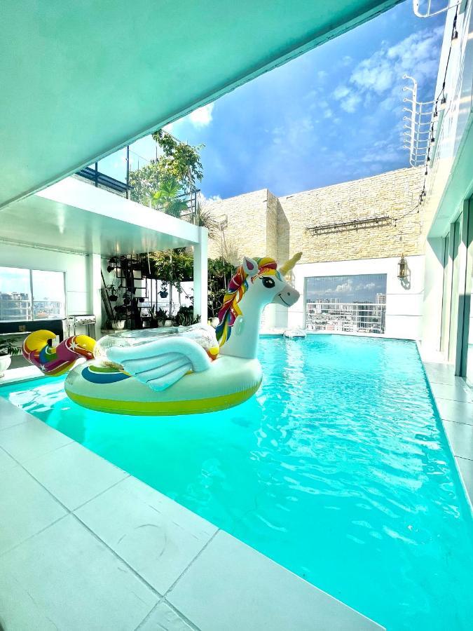 White Penthouse-rooftop Pool Private -central Apartment *
