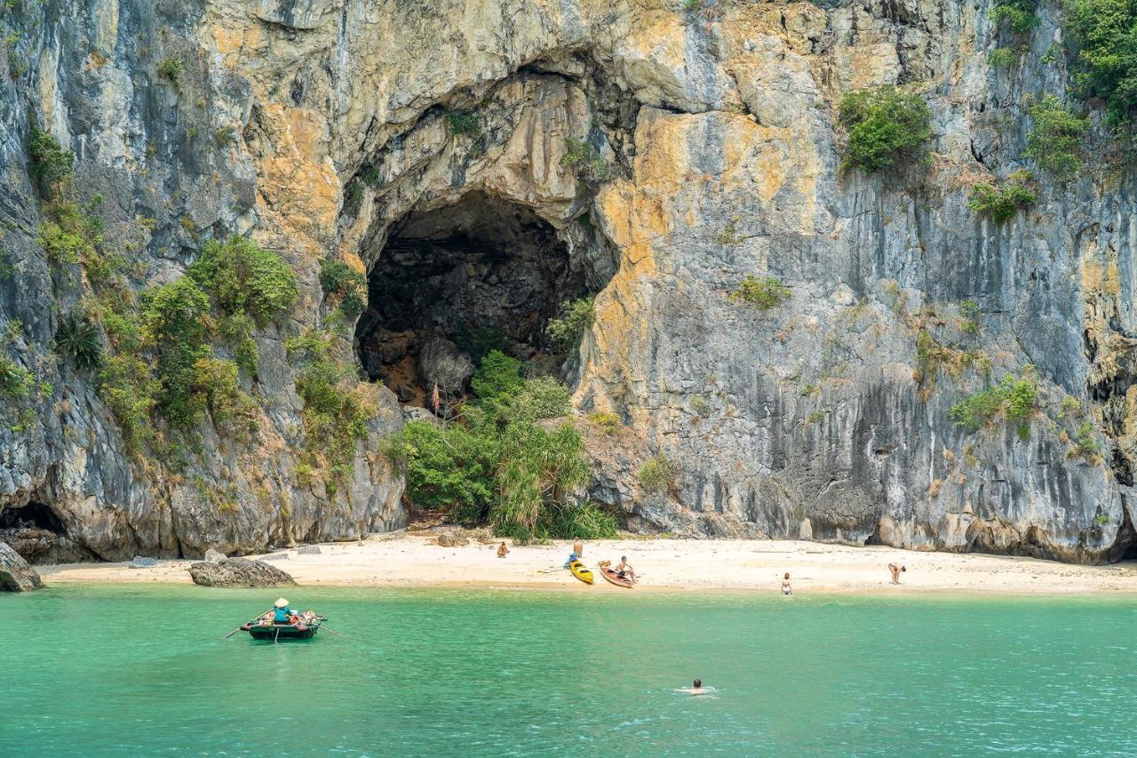 Du Thuyền Fantasea  Hạ Long