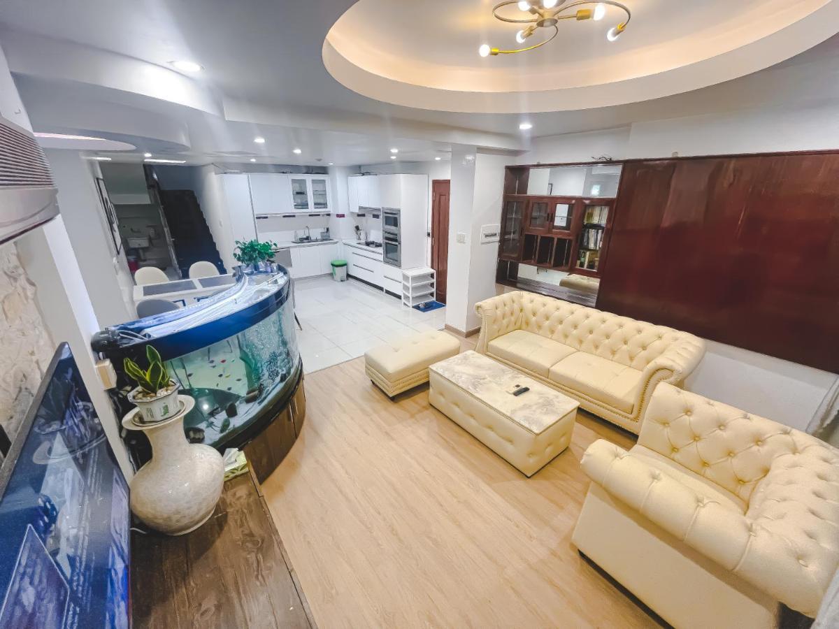 White Penthouse-rooftop Pool Private -central * Ho Chi Minh City