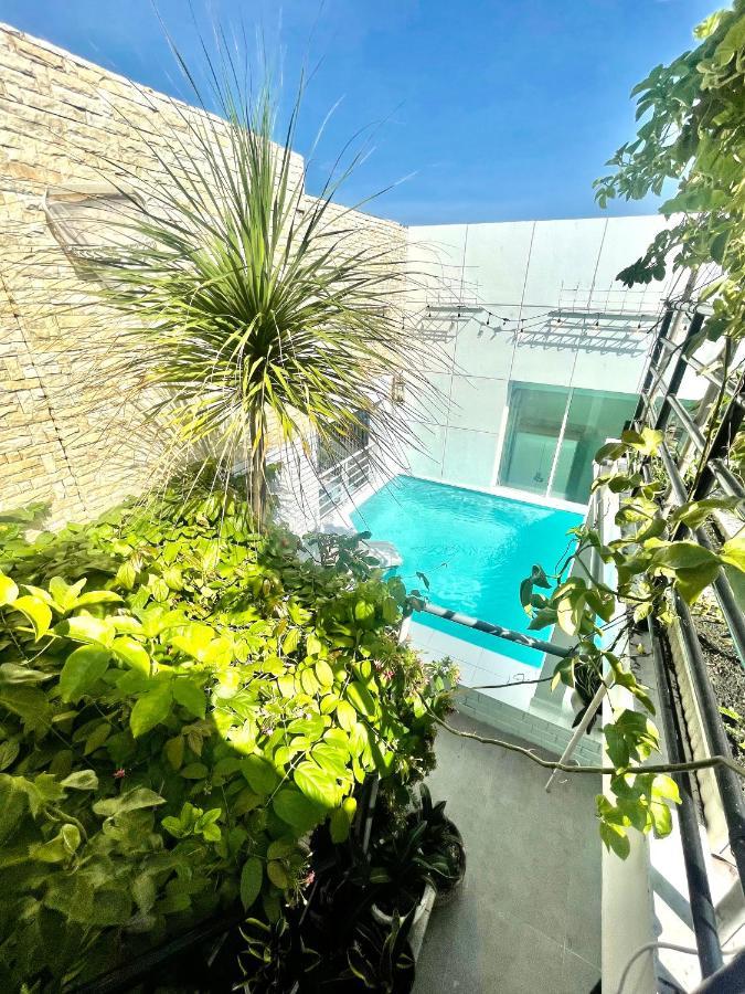 White Penthouse-rooftop Pool Private -central Ho Chi Minh City