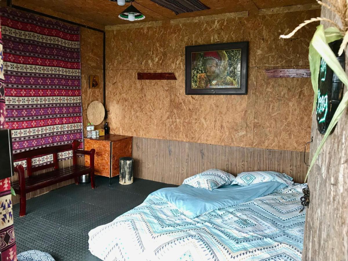 Thuyen Homestay *