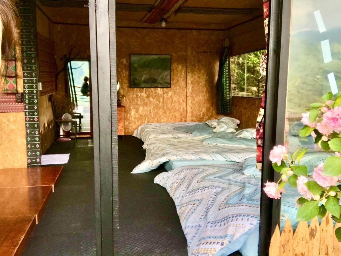 Thuyen Homestay *