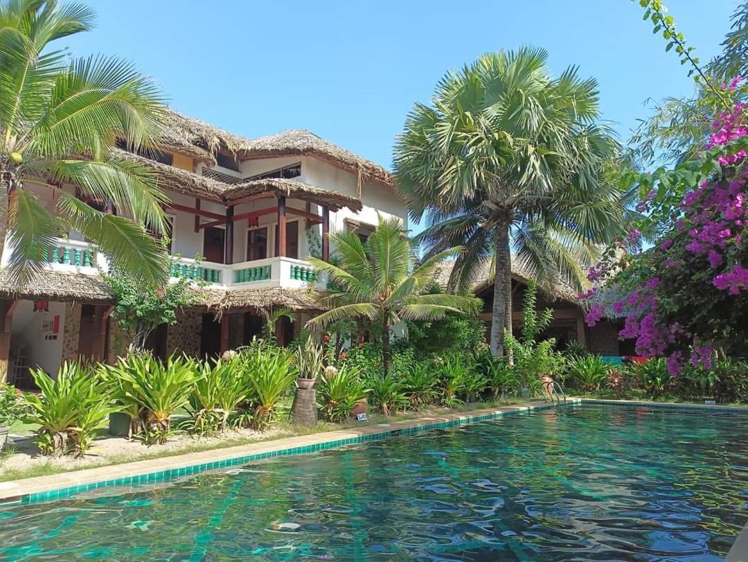 Full Moon Resort