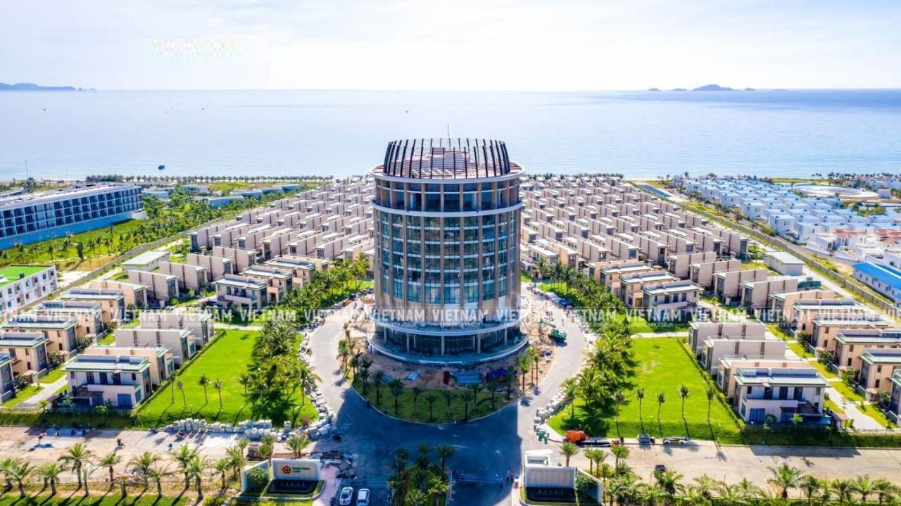 Mystery & Cam Ranh Villa