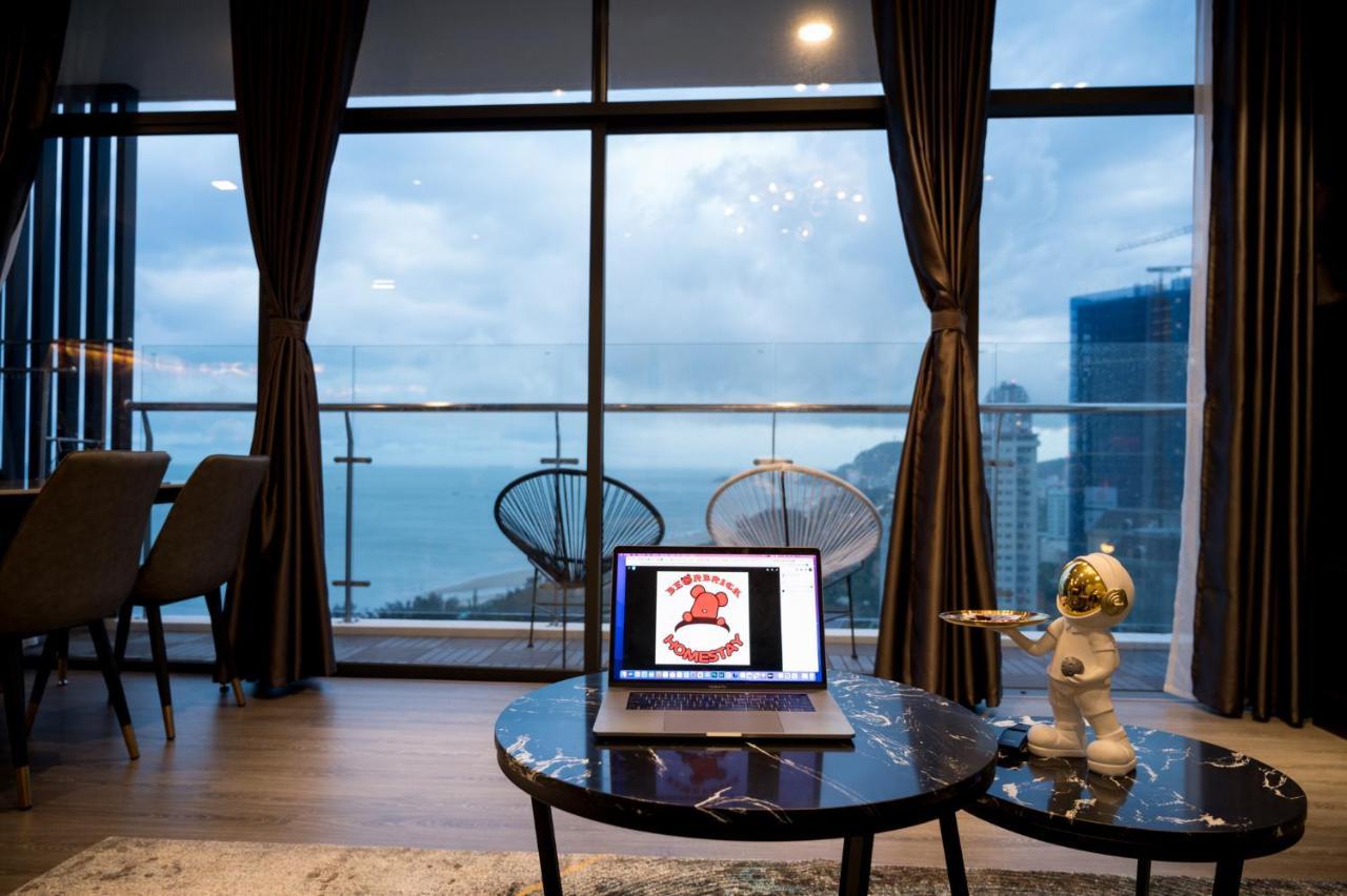 Bearbrick Near Beach, Csj Tower *