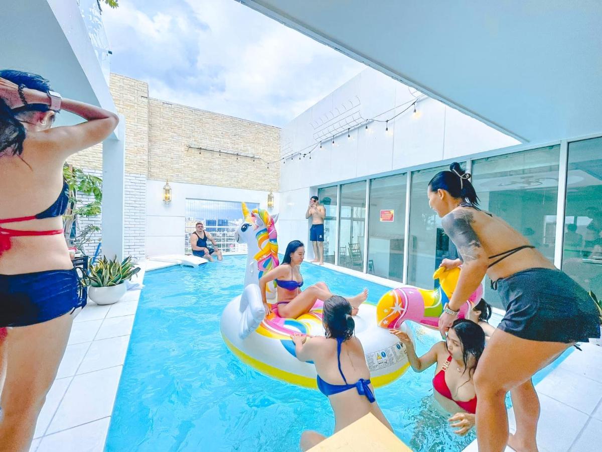 White Penthouse-rooftop Pool Private -central * Ho Chi Minh City