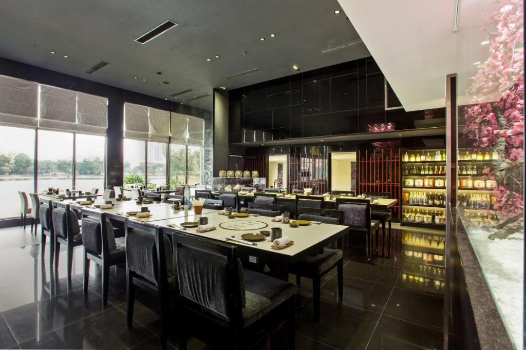 Khách sạn Bên Hồ 4*