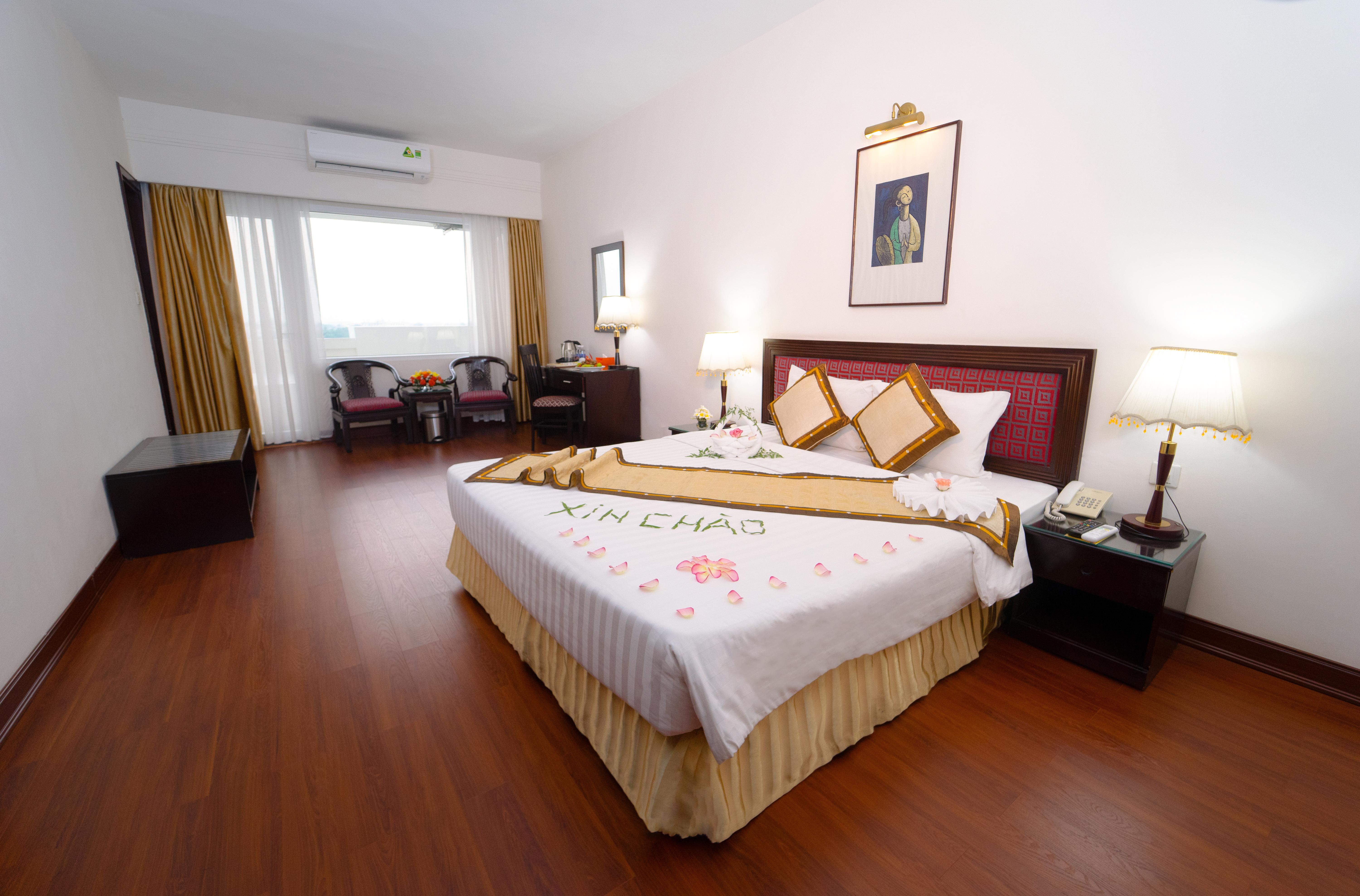 Century Riverside 4*