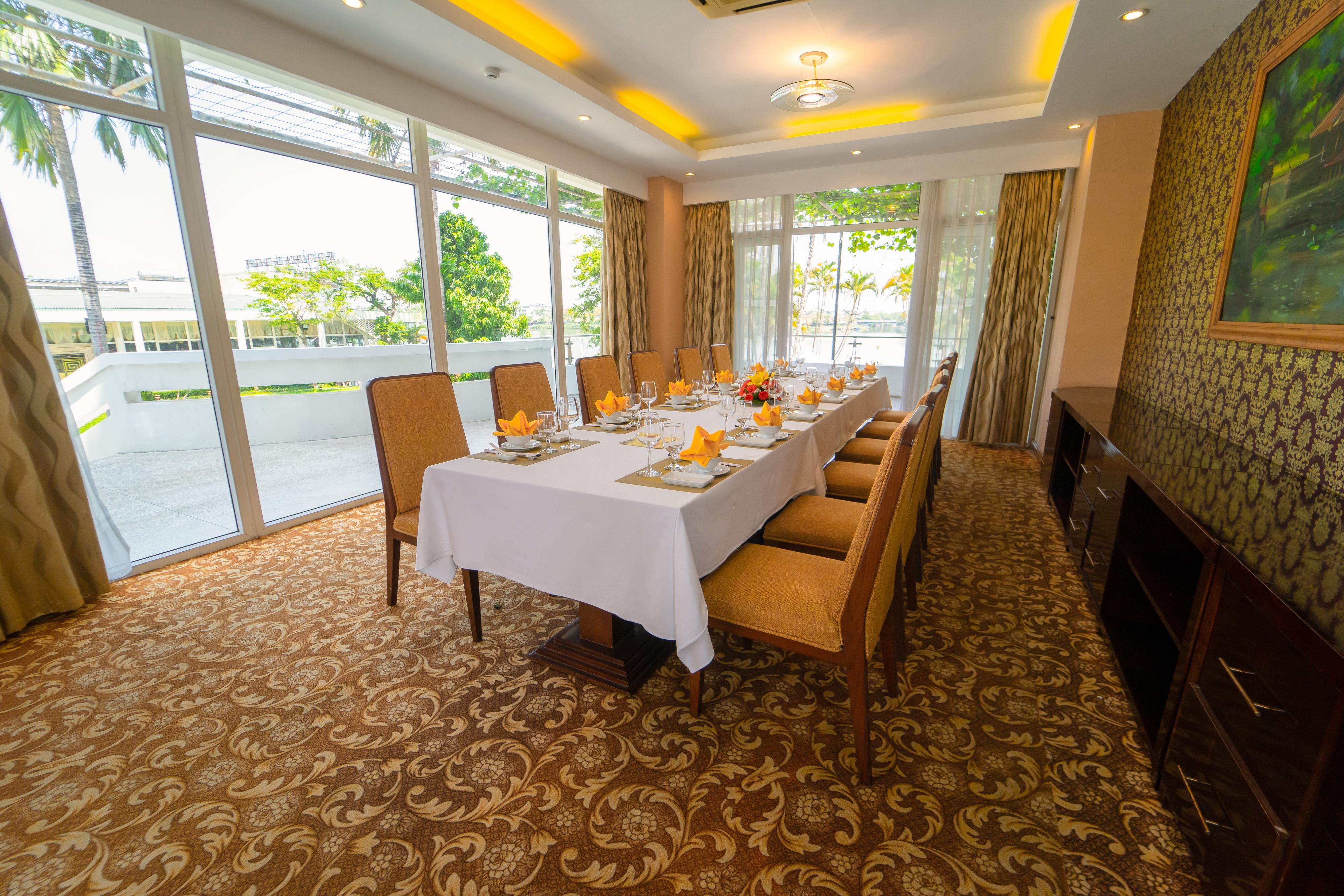 Century Riverside 4* Huế