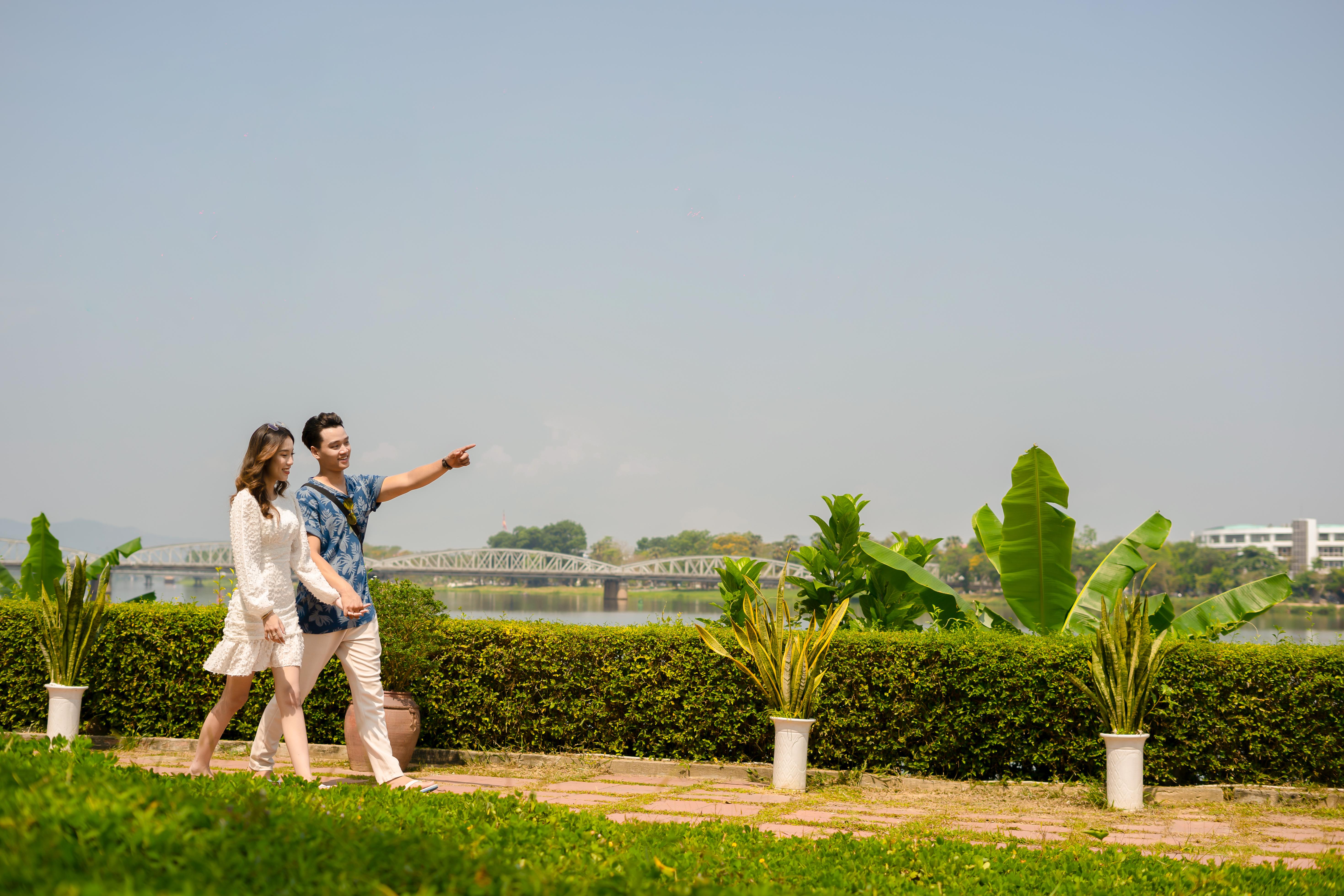 Century Riverside Khách sạn