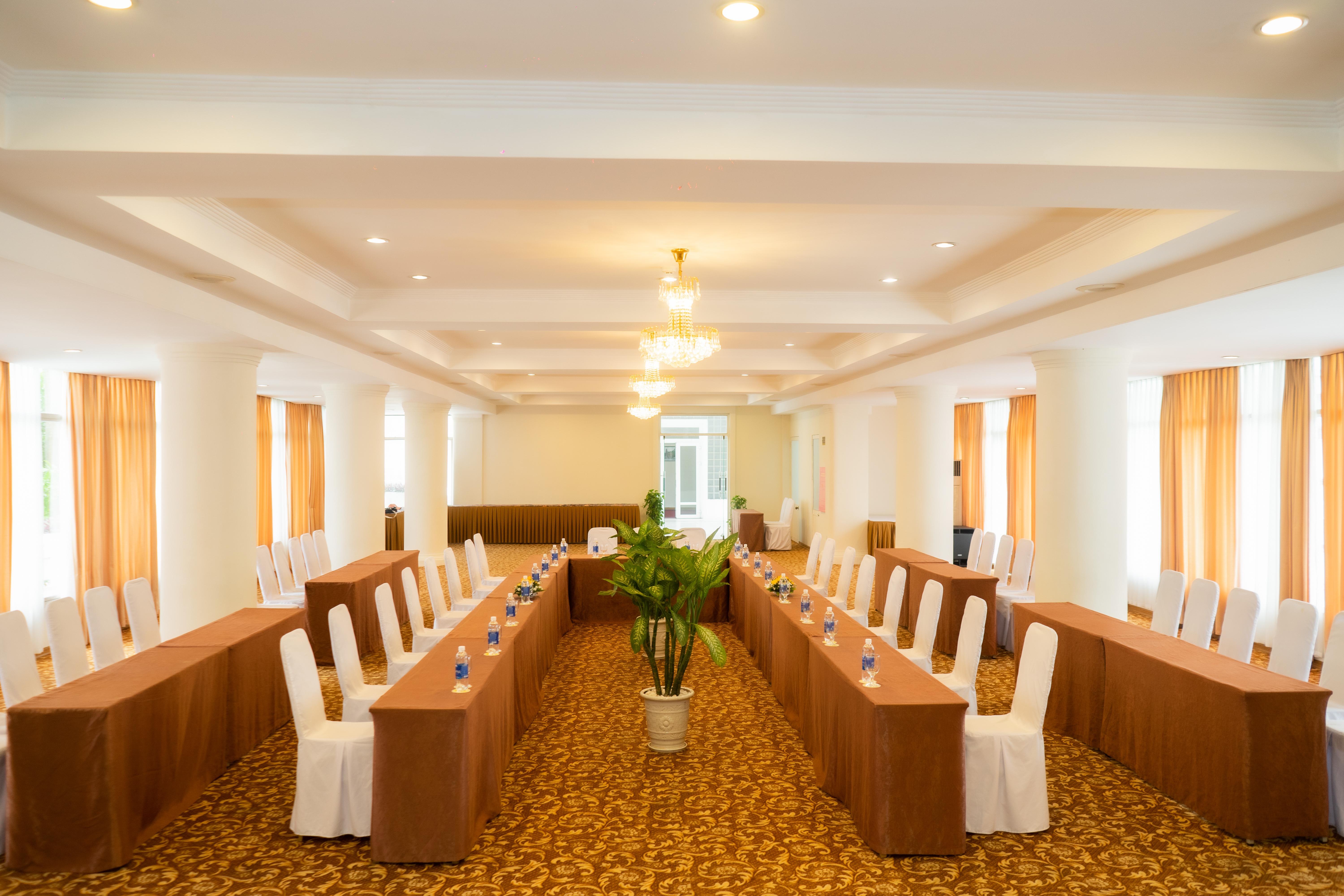 Century Riverside 4* Huế