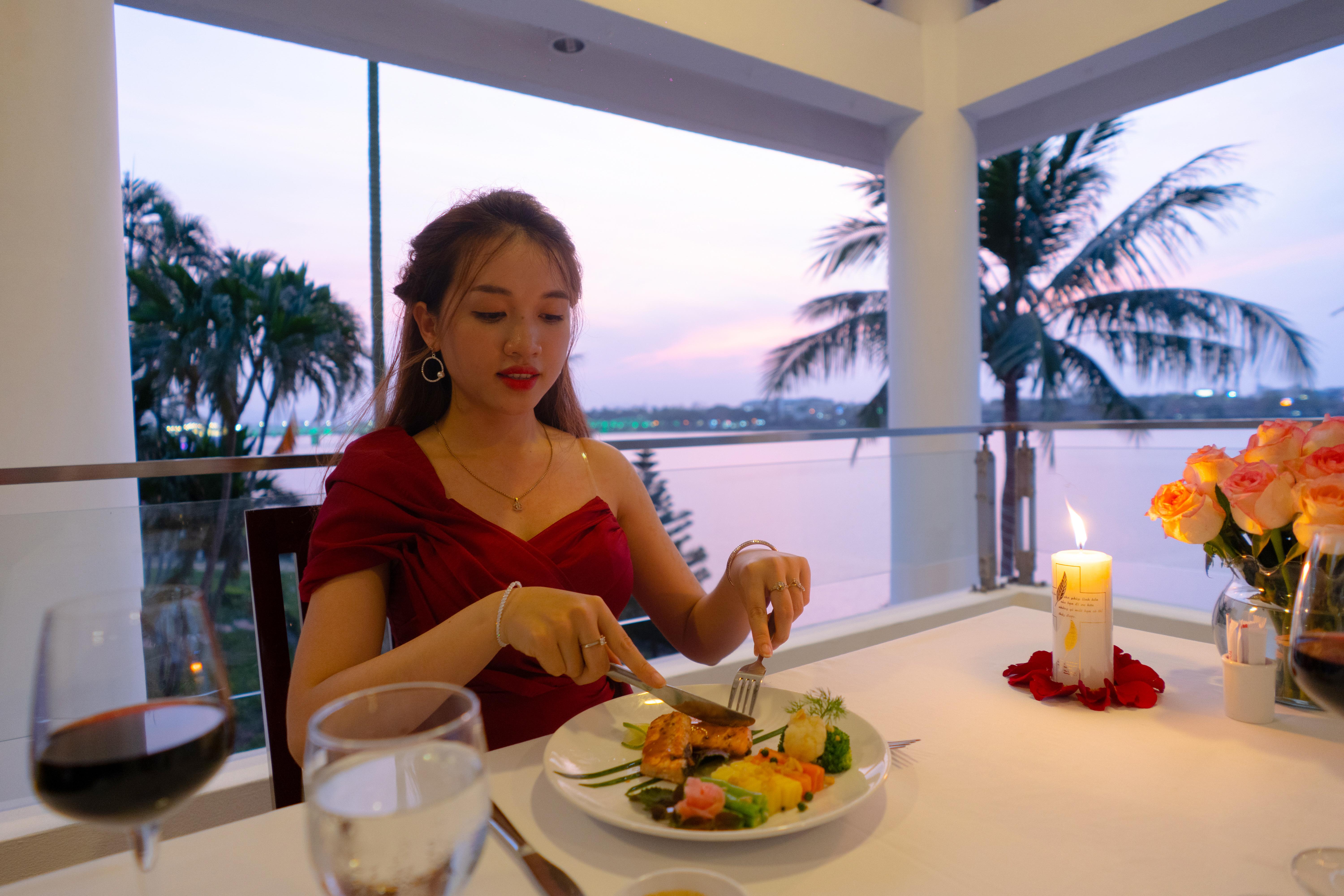 Khách sạn Century Riverside Huế