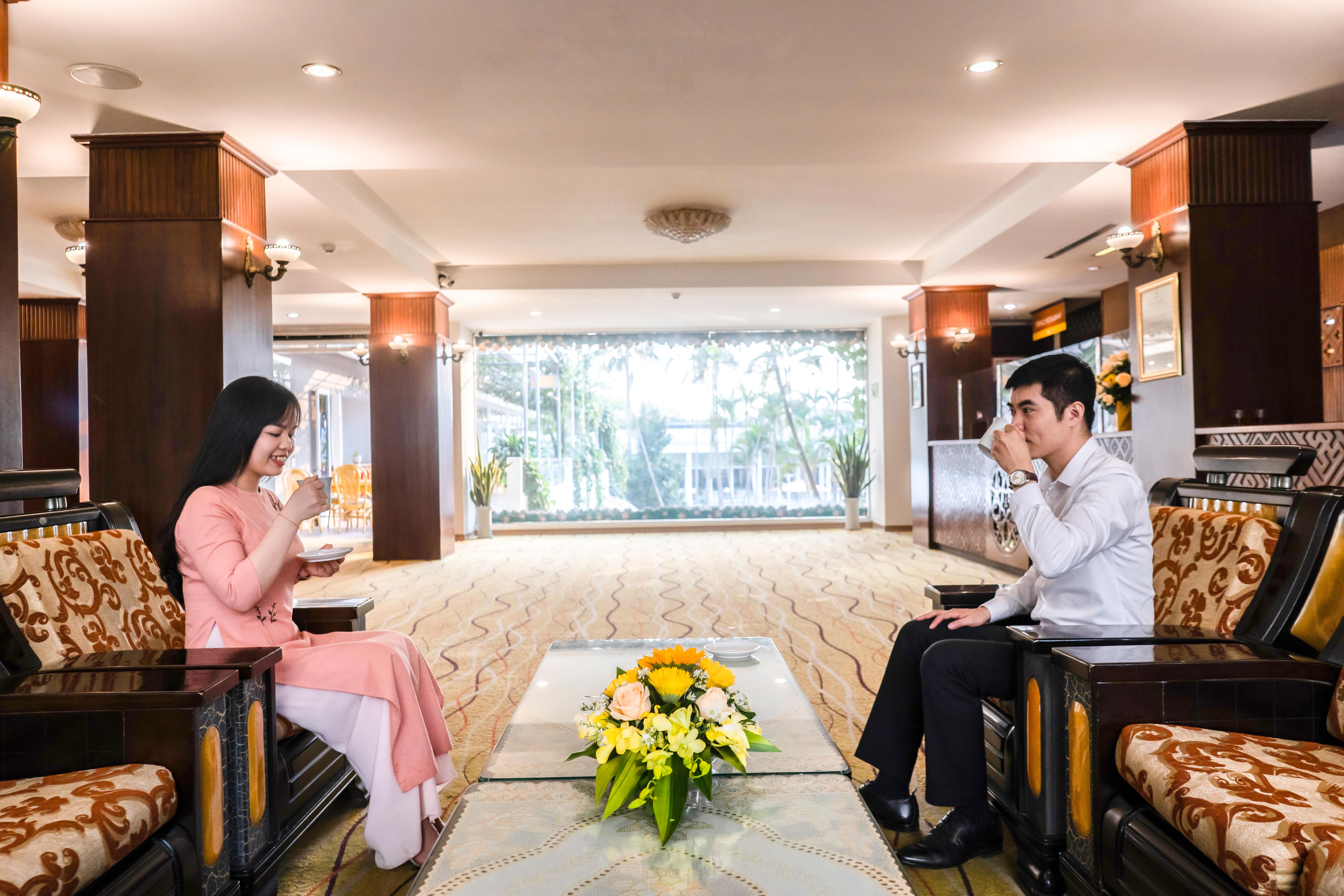 Khách sạn Century Riverside 4*
