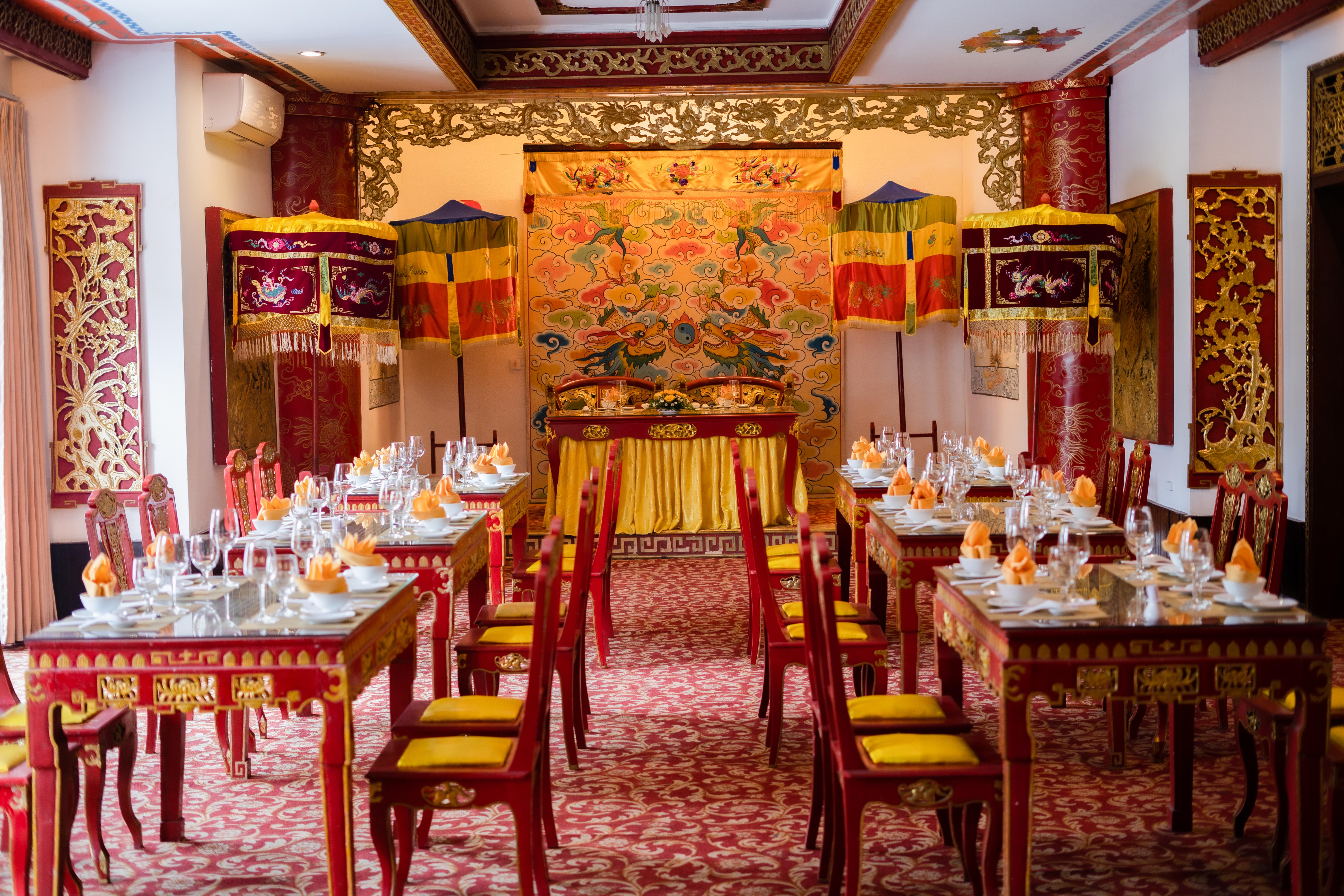 Khách sạn Century Riverside 4*