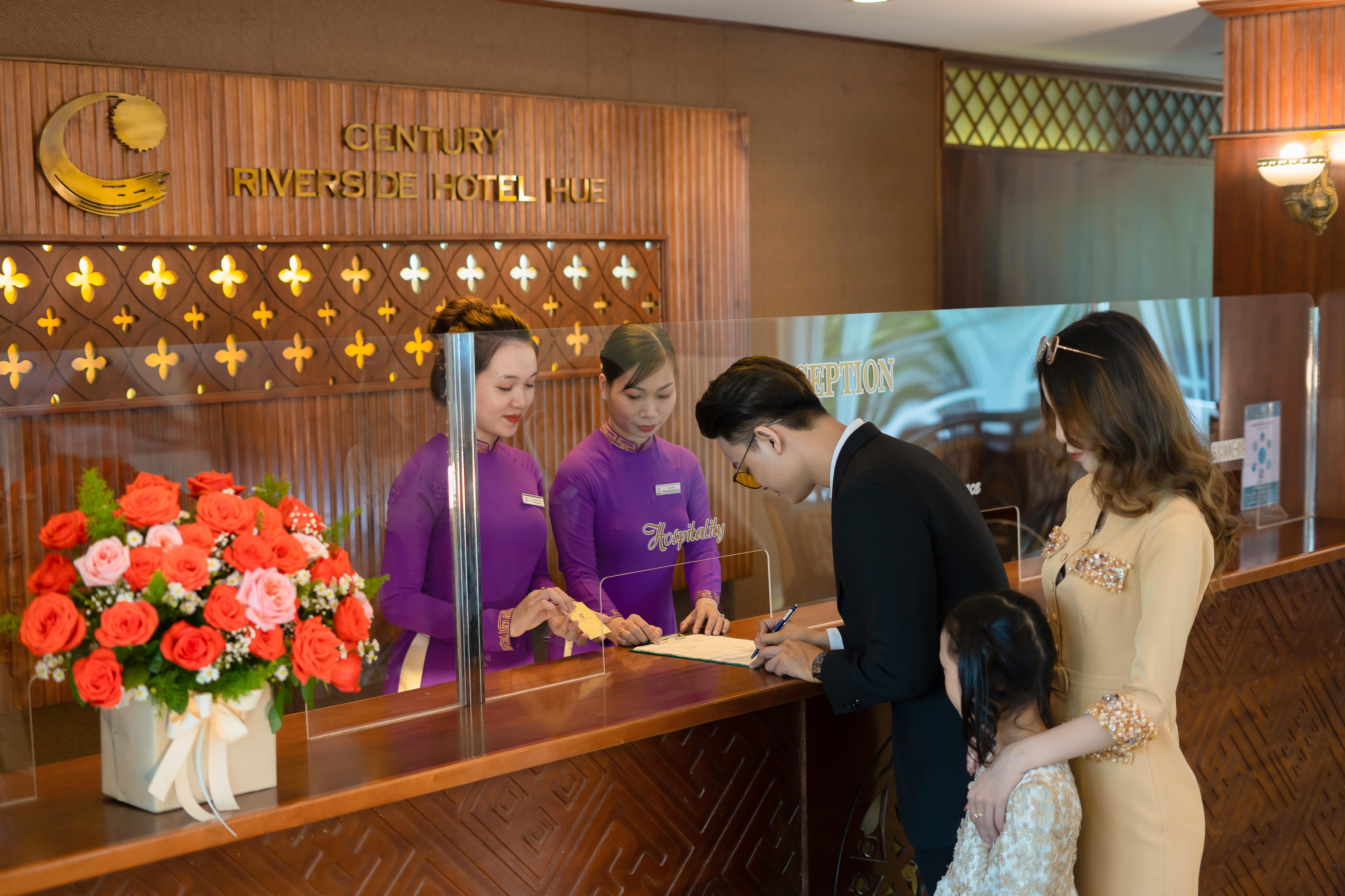 Century Riverside Khách sạn