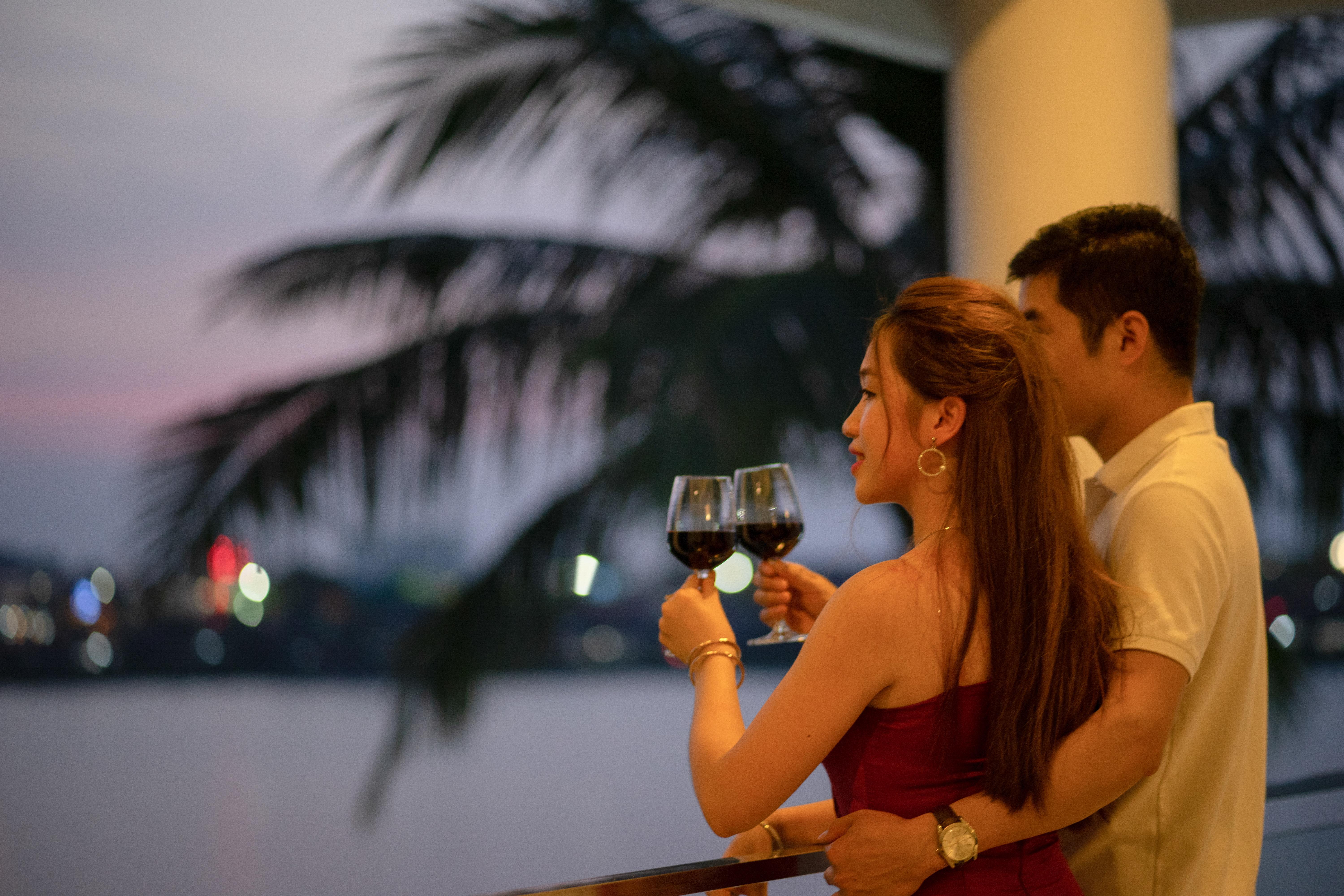Century Riverside Khách sạn 4*