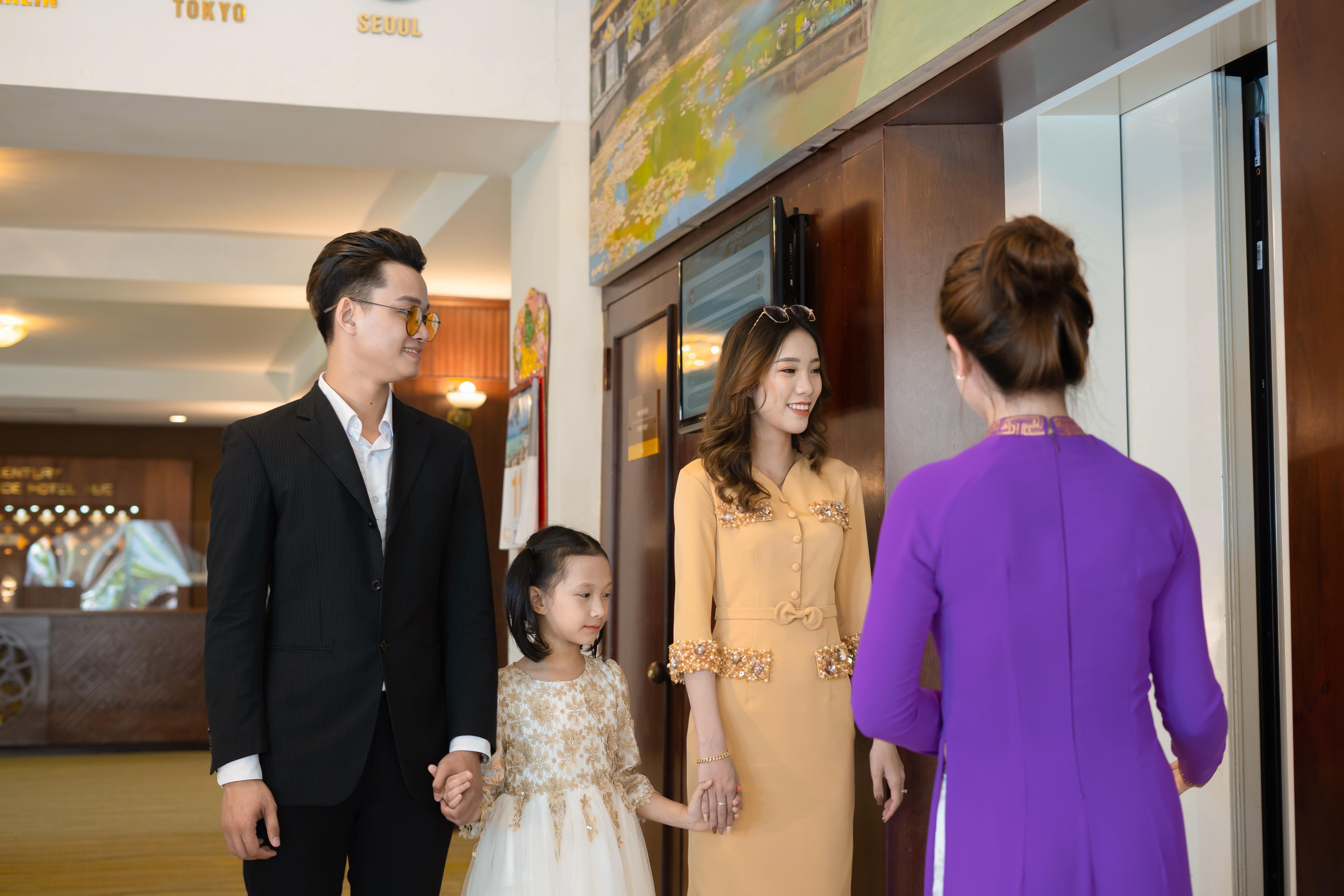 Century Riverside Khách sạn 4*
