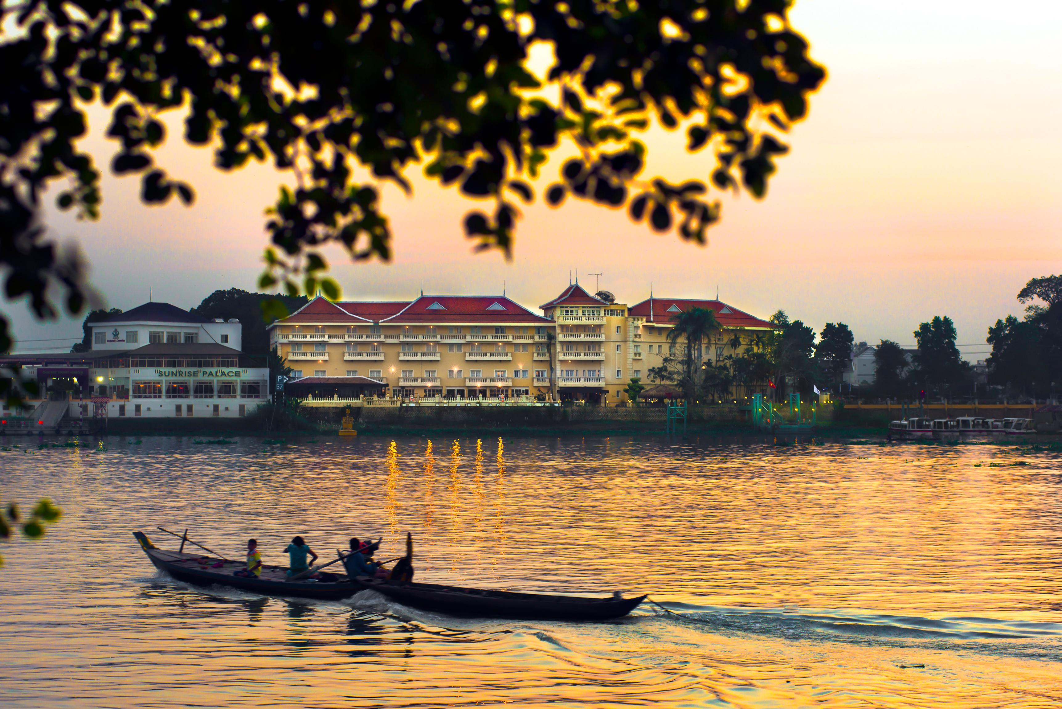 Victoria Hotel 4*