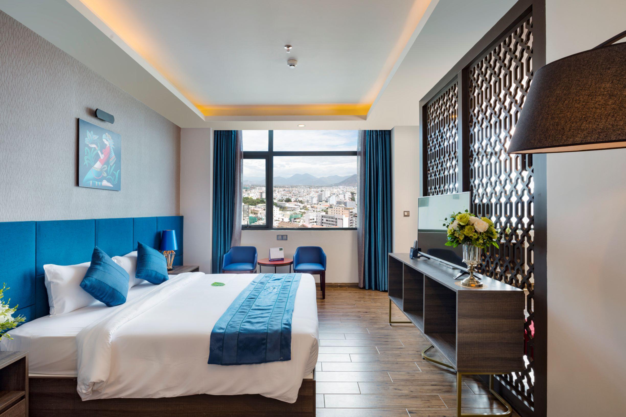 Aaron Hotel