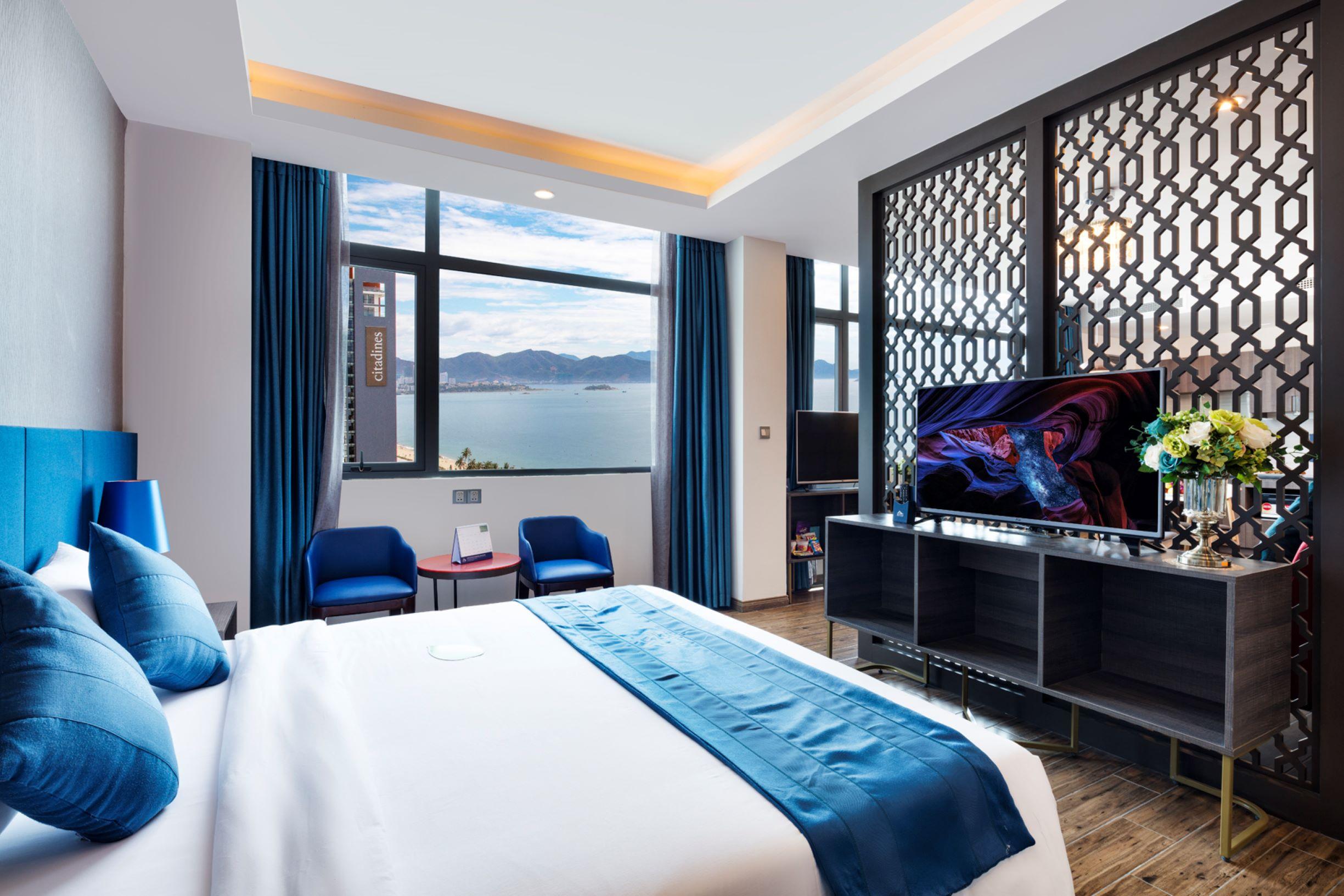 Aaron Hotel