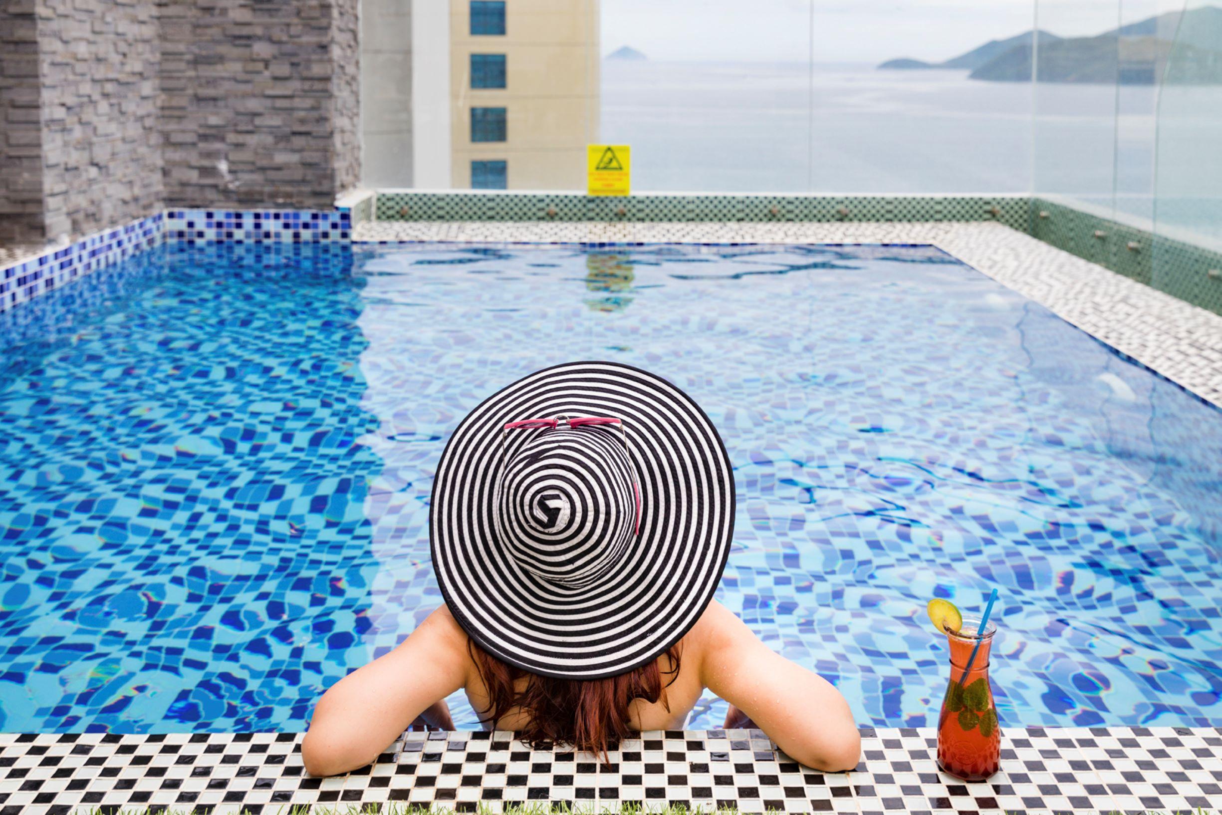 Aaron Hotel