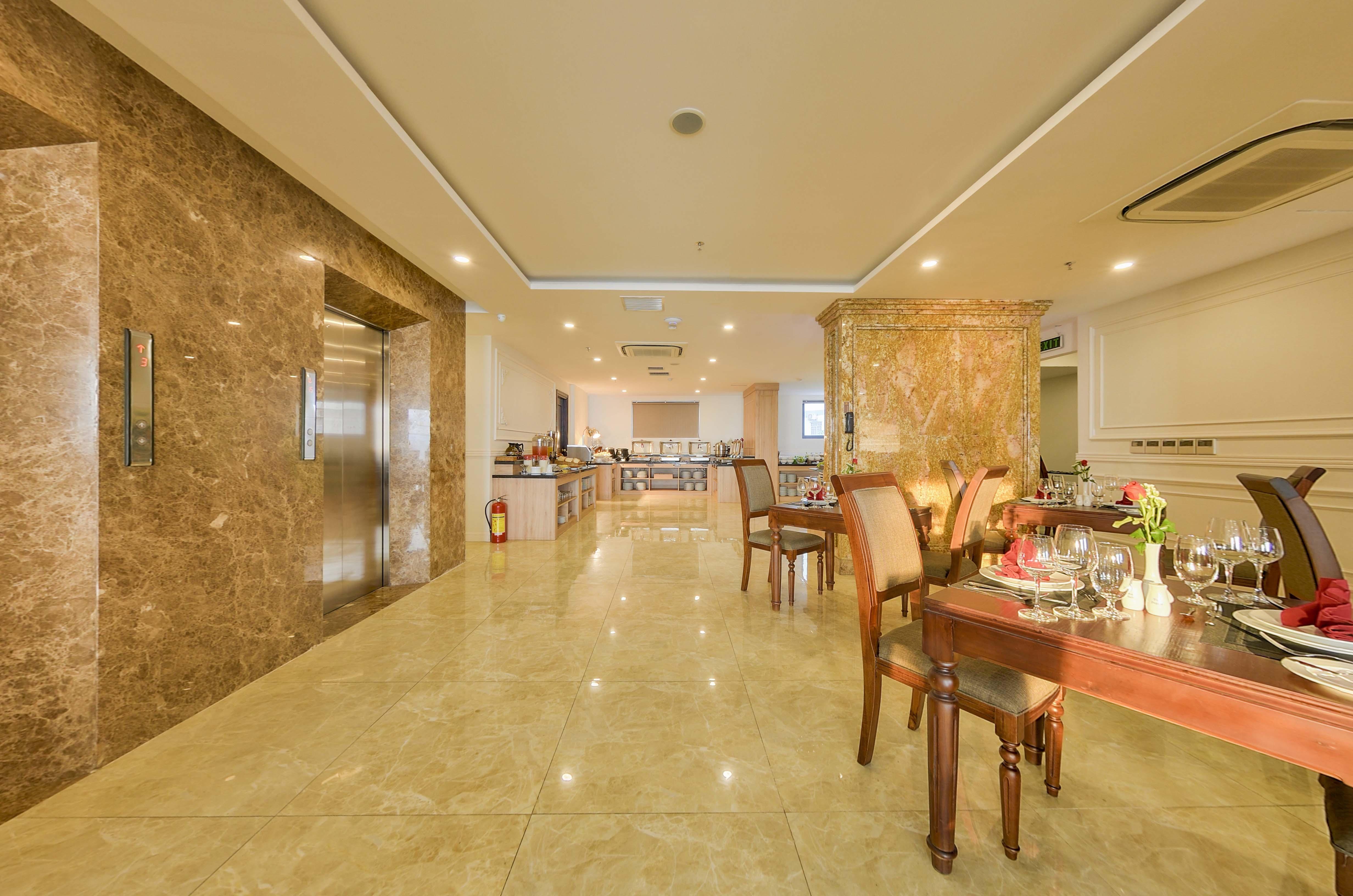 Imperial Khách sạn 4*
