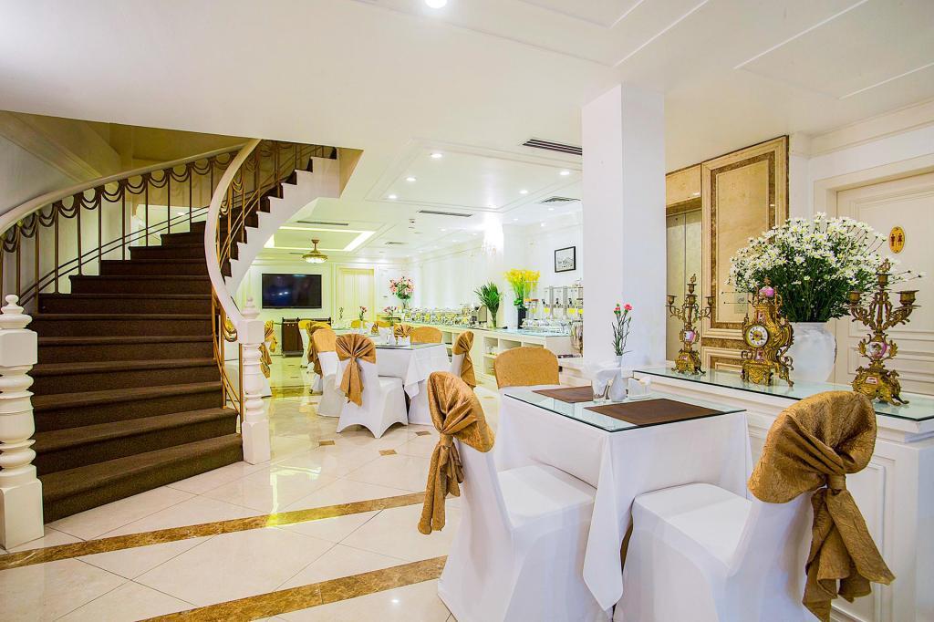 New Era & 4* Hà Nội