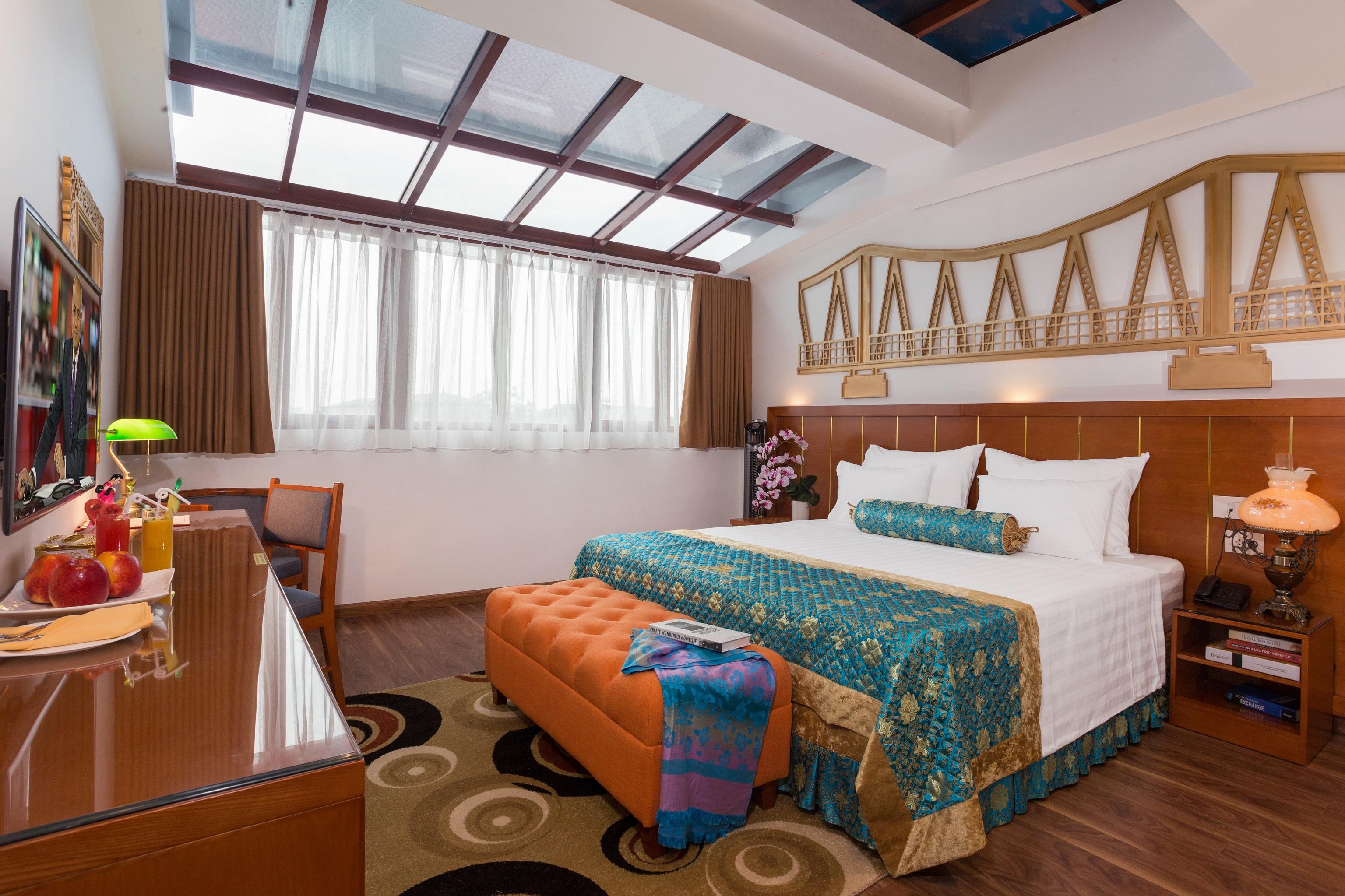 Golden Hotel
