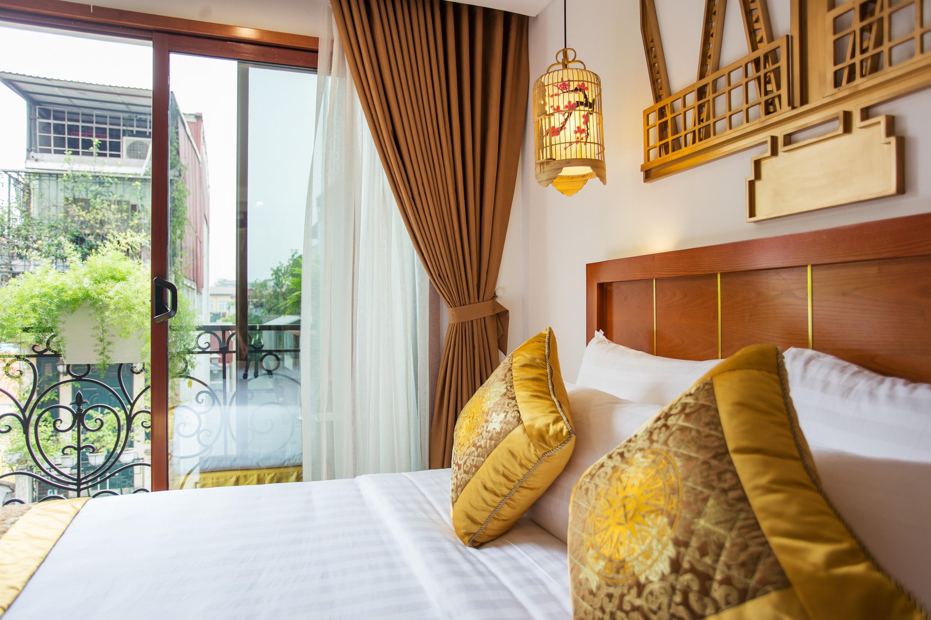 Golden Hotel
