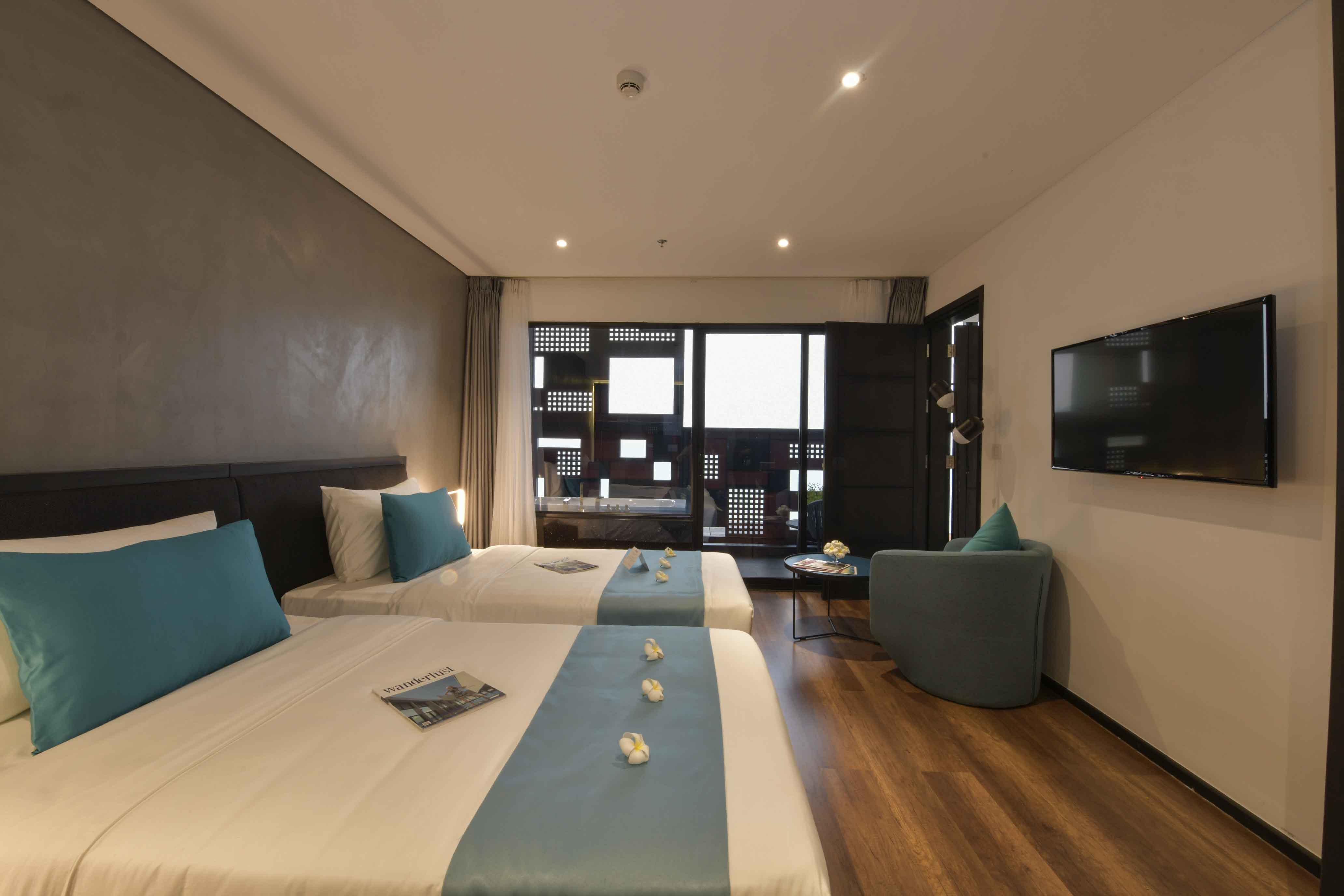 Hotel The Code &