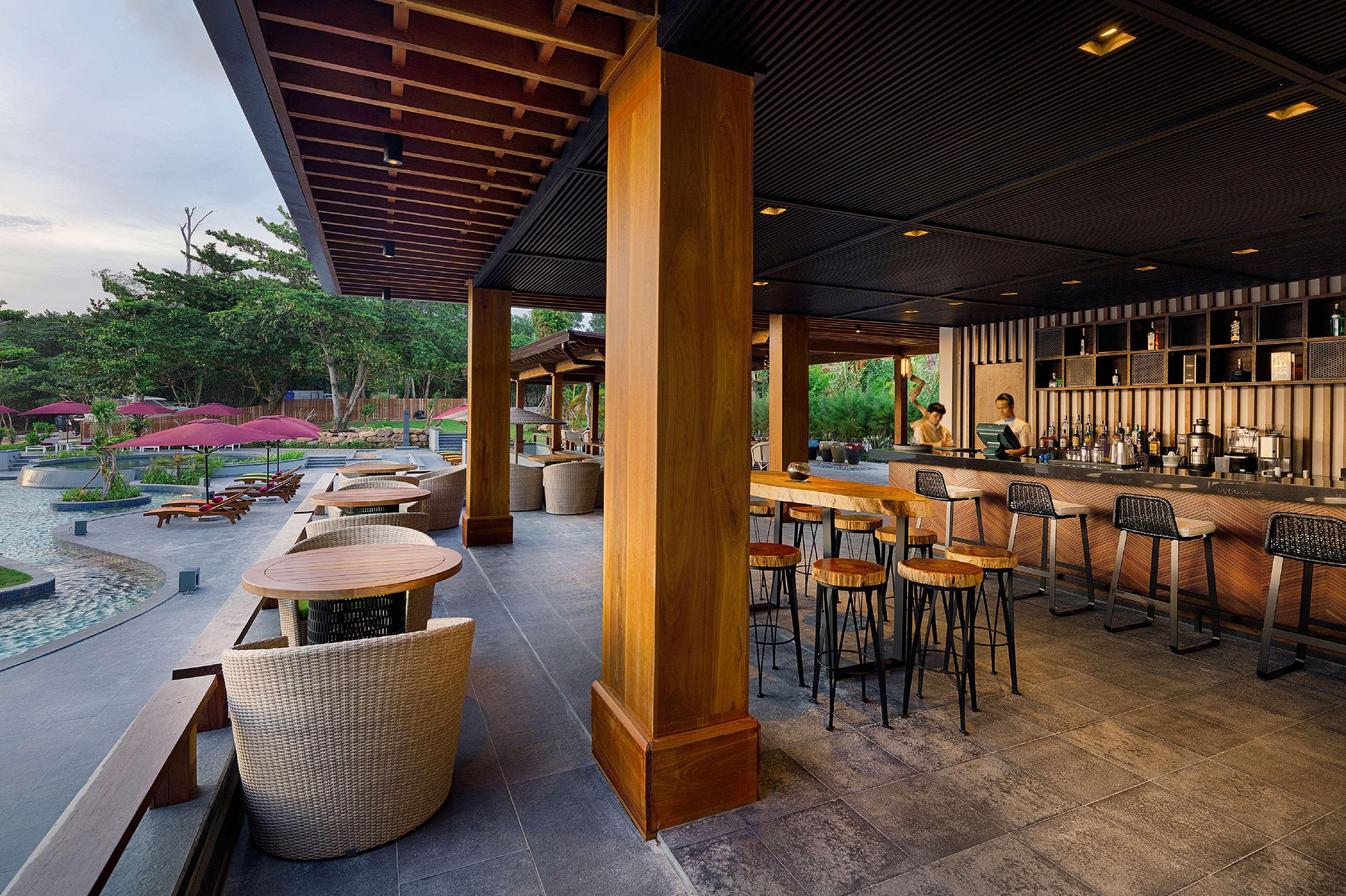 Nam Nghi Coral Peninsula Resort 5*