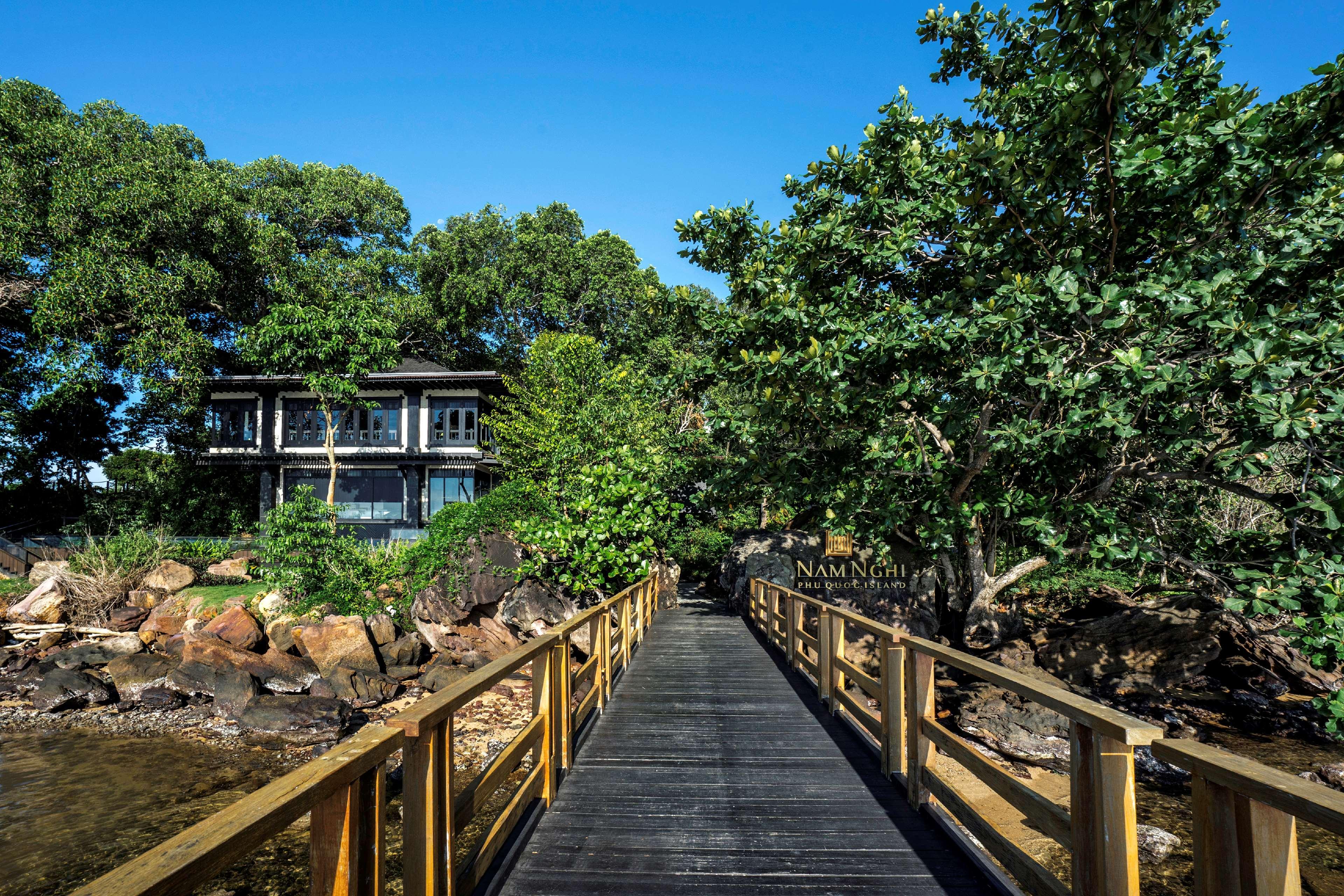 Nam Nghi Coral Peninsula Resort 5*