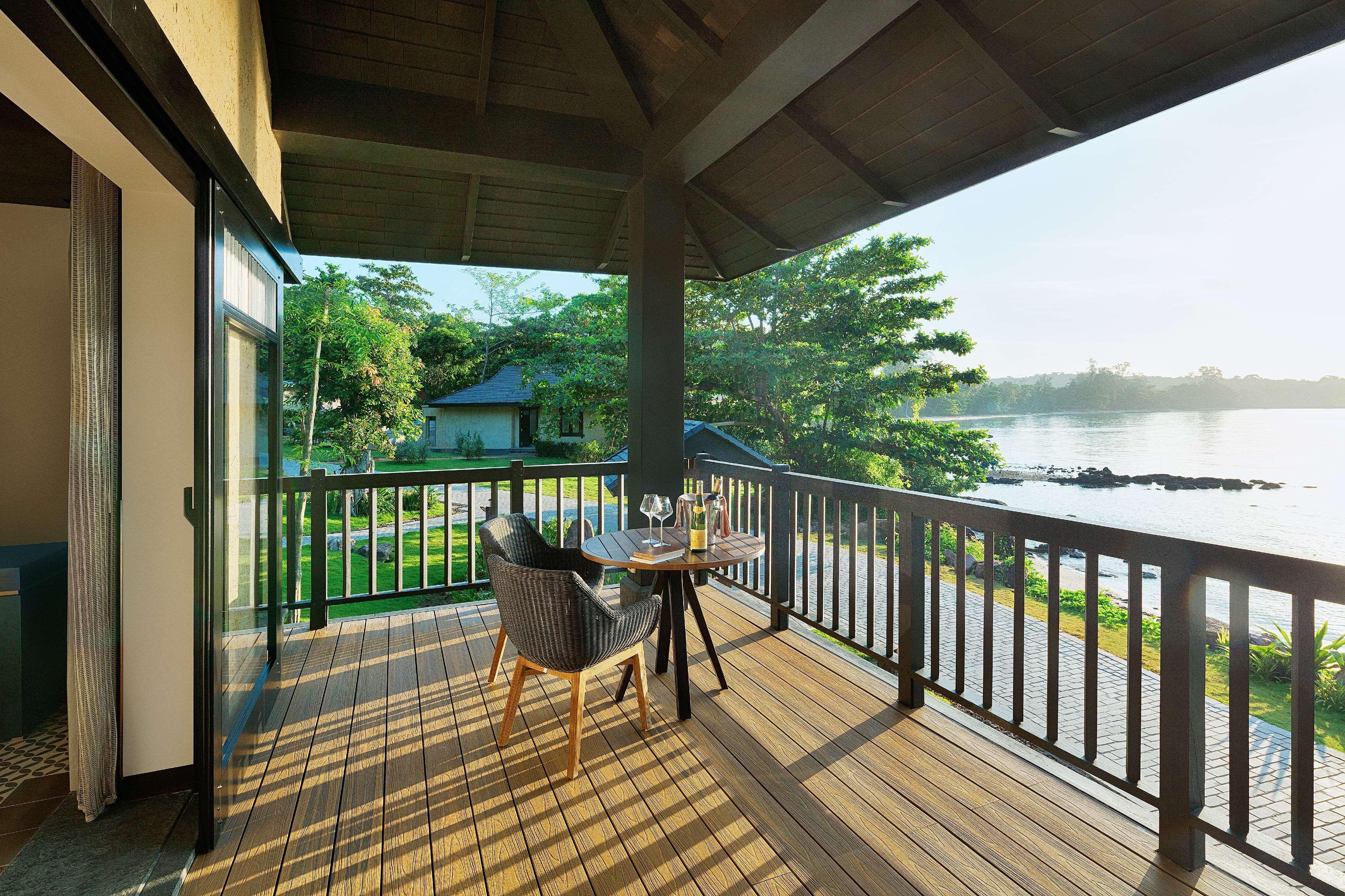 Nam Nghi Coral Peninsula Resort 5*