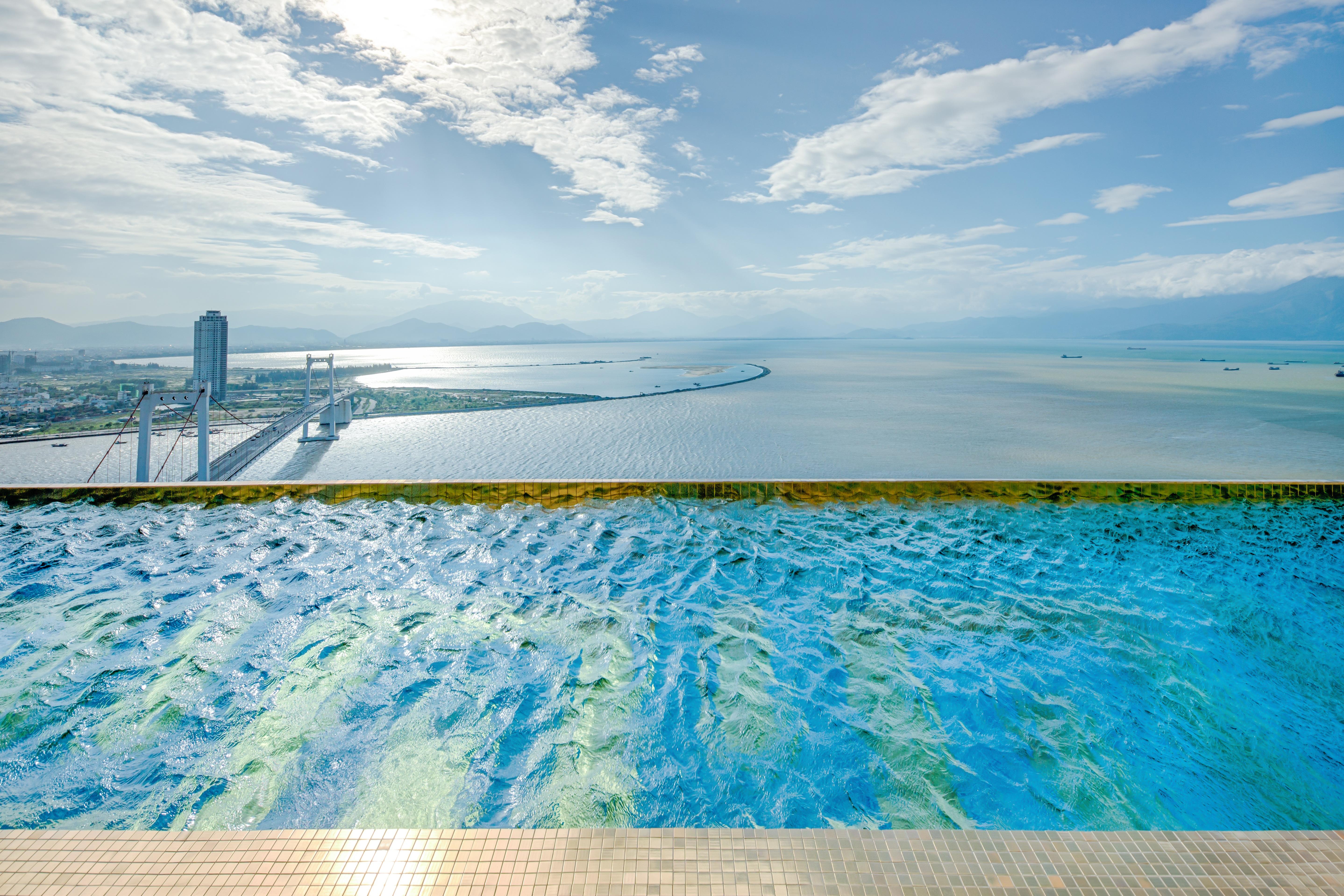 Wyndham Golden Bay Hotel