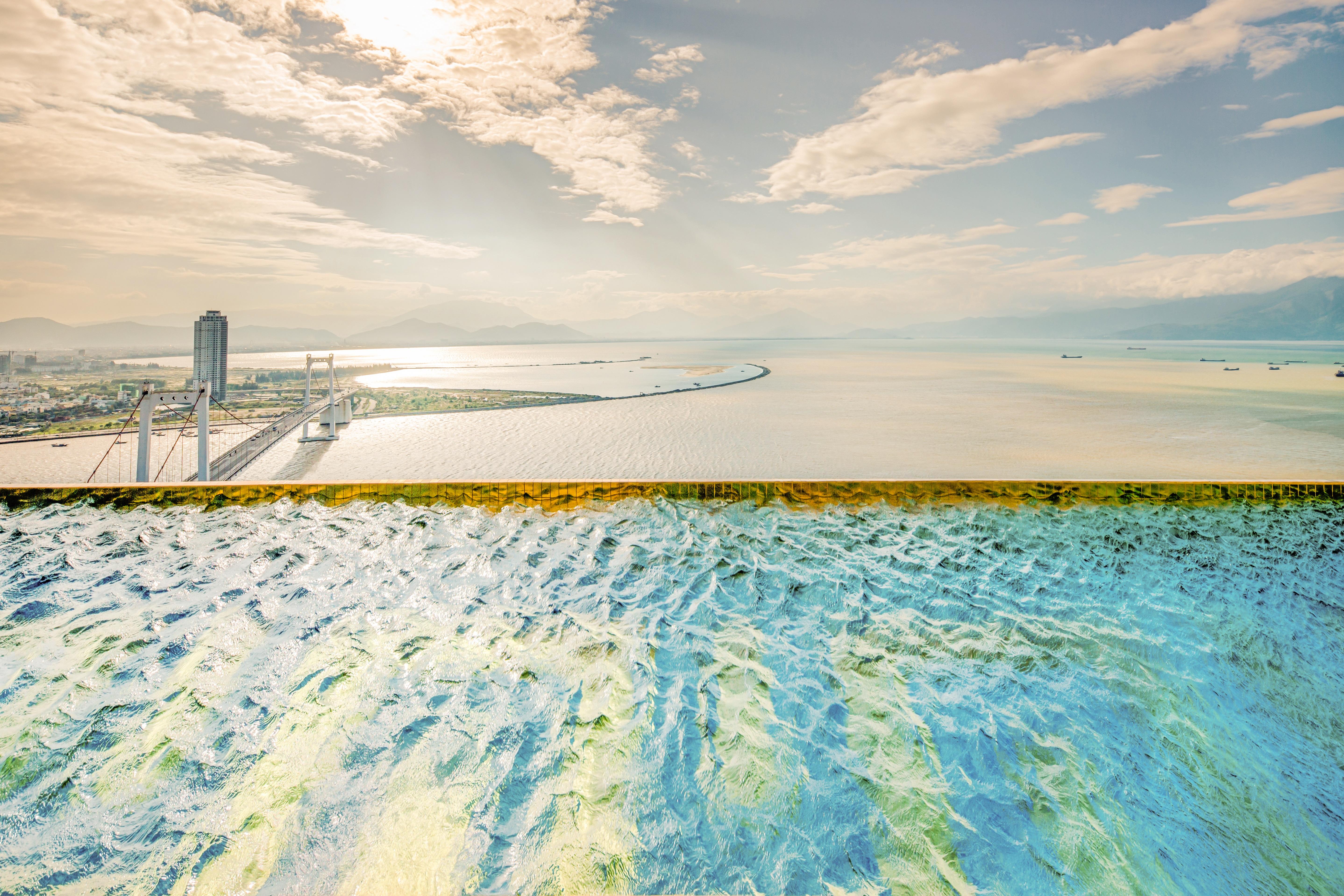 Wyndham Golden Bay 5* Da Nang