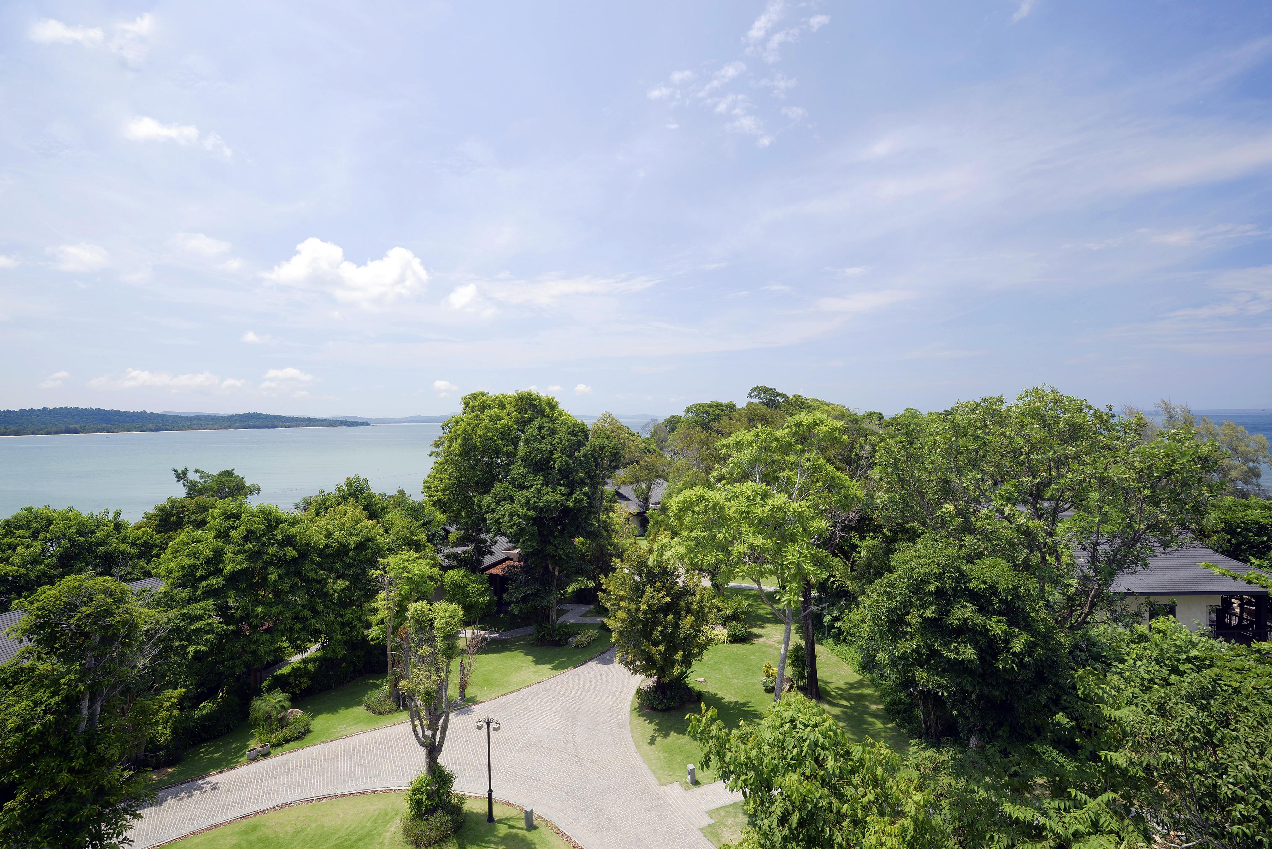 Nam Nghi Coral Peninsula Resort 5*