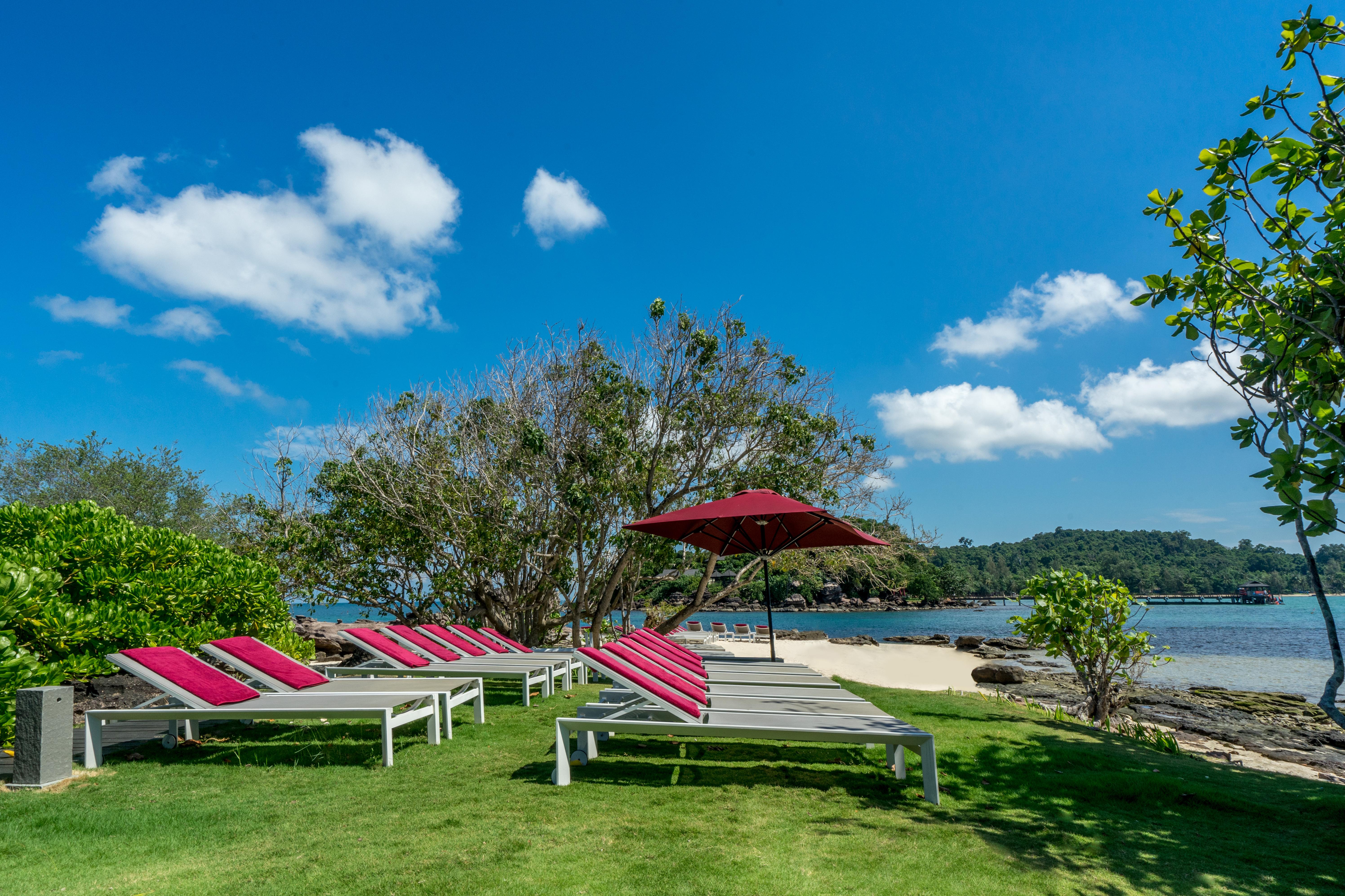 Nam Nghi Coral Peninsula Resort 5*