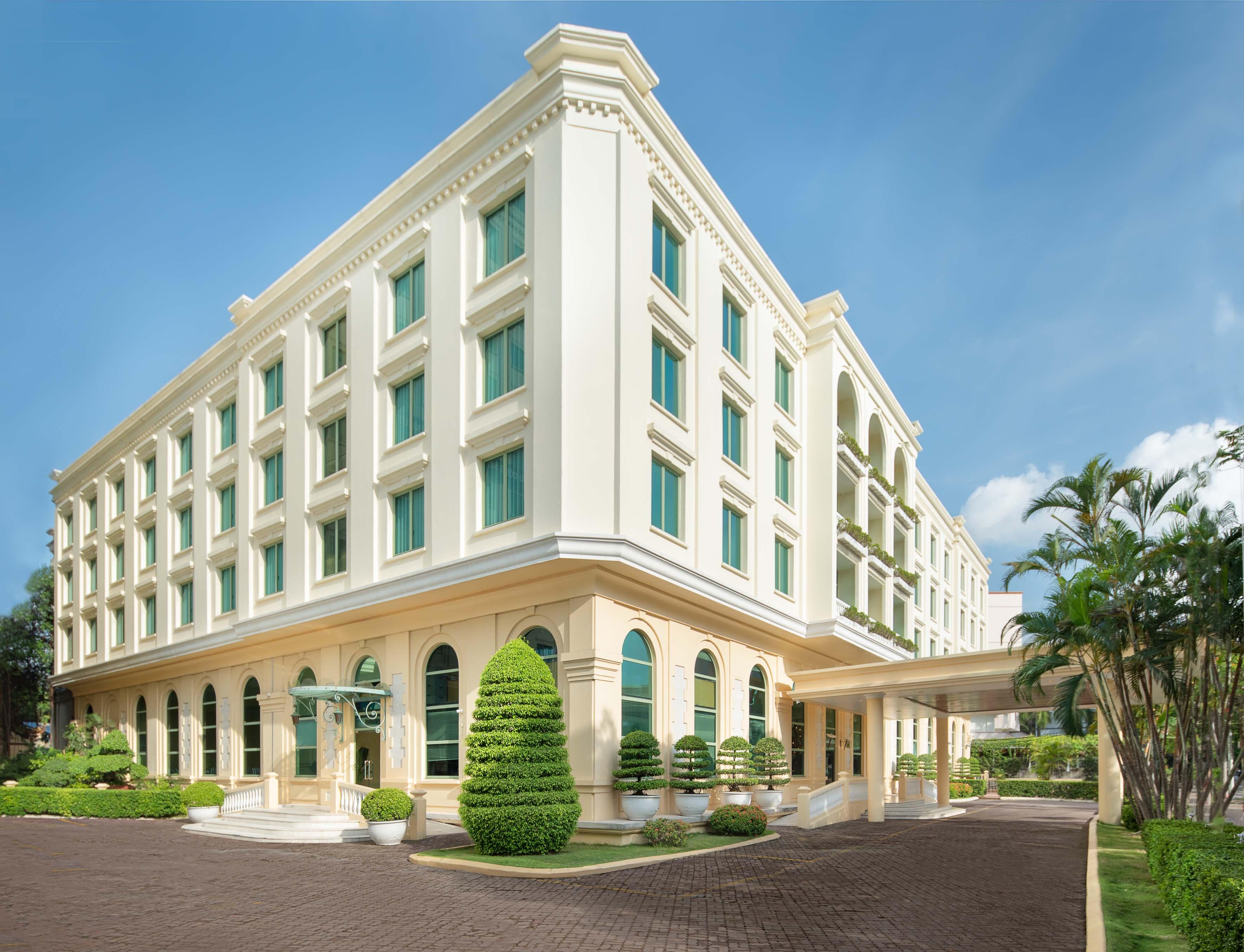Avani Phong Harbour View Hotel 4*
