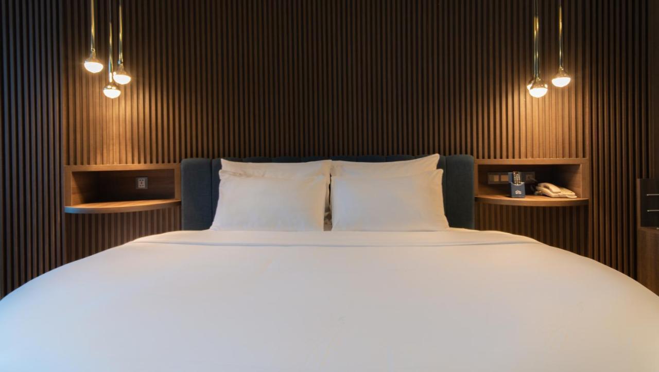 Aaron Hotel